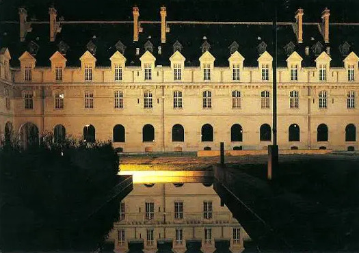 L’Hôtel de Région Grand Est à la tombée de la nuit, grand et petit séminaires de Châlons-en-Champagne
