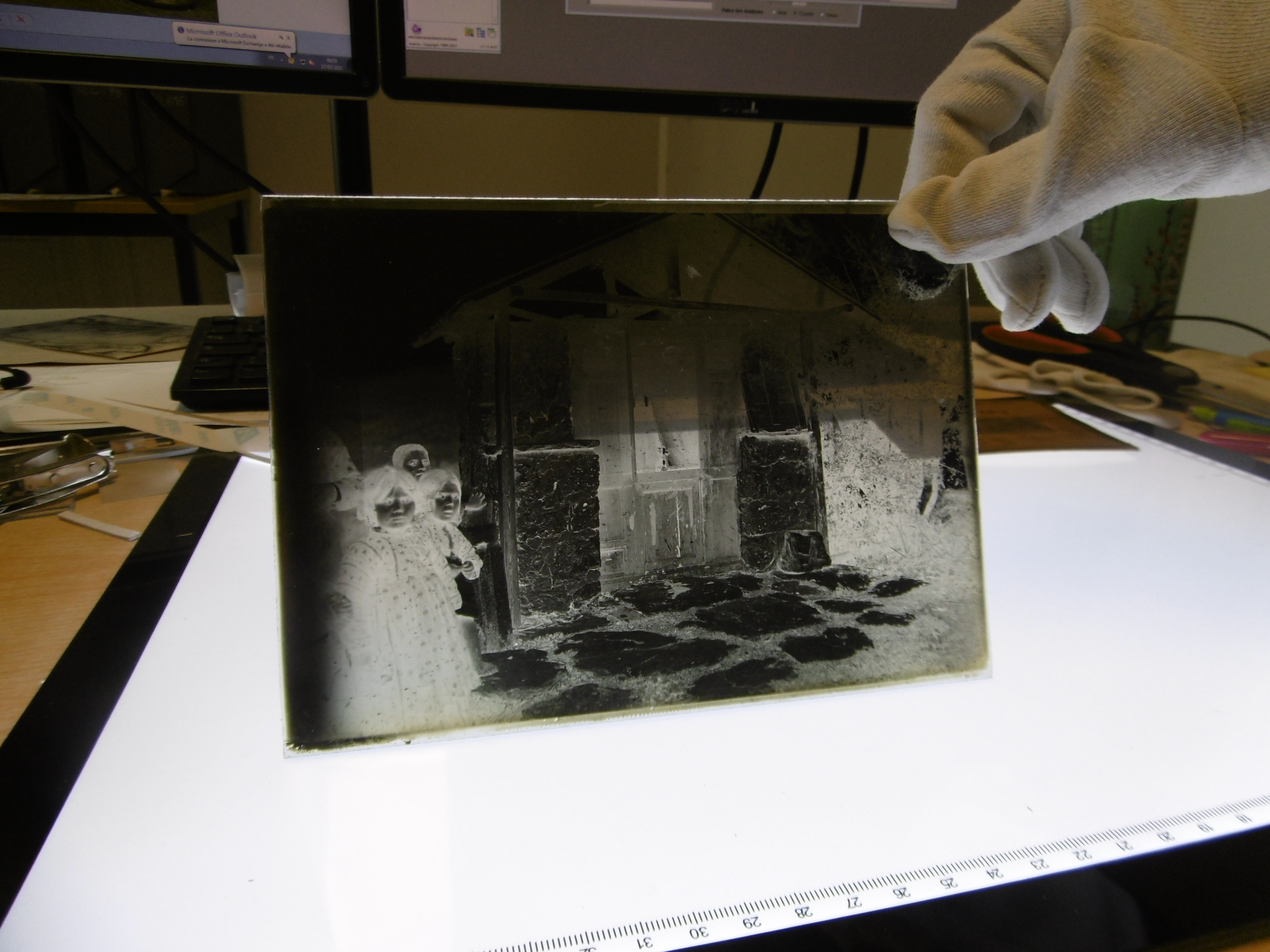 LA PHOTOGRAPHIE EST-ELLE UN PATRIMOINE EN DANGER ? 
RENCONTRE AVEC LES ARCHIVISTES CHARGÉS DE LA CONSERVATION DES PHOTOGRAPHIES