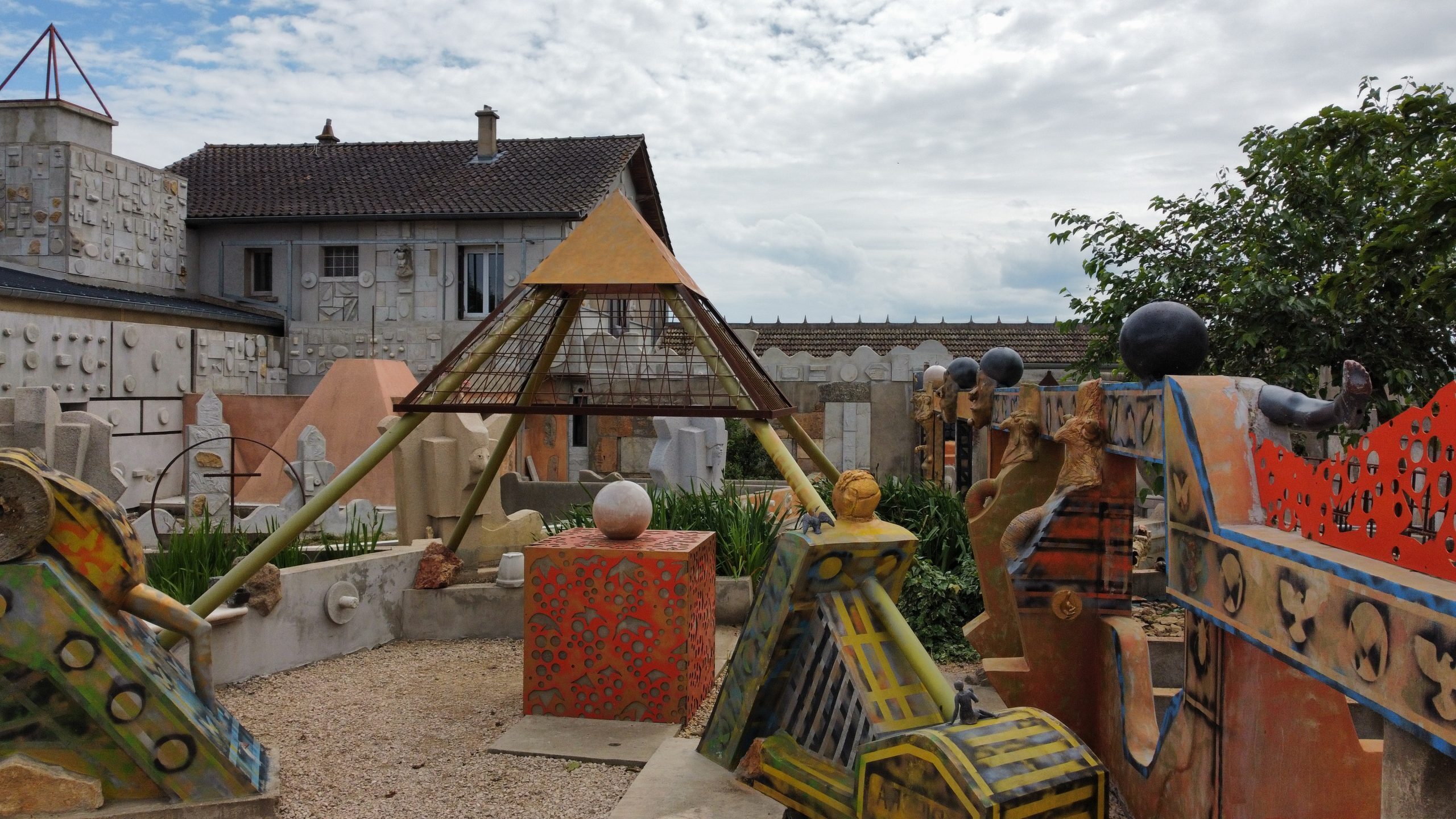 Visite guidée de la pyramide de Cormatin