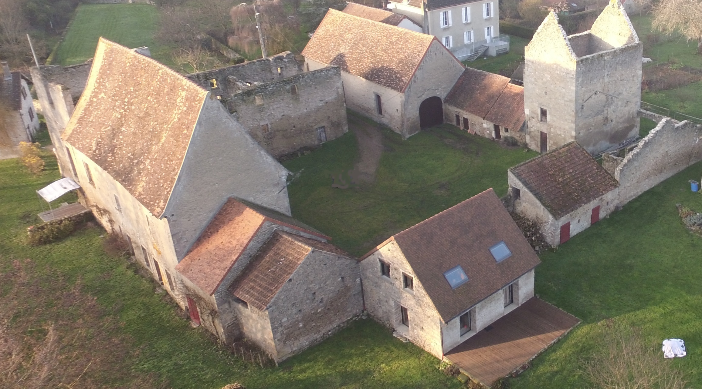 Exposition sur l'étude archéologique du prieuré de Mesvres