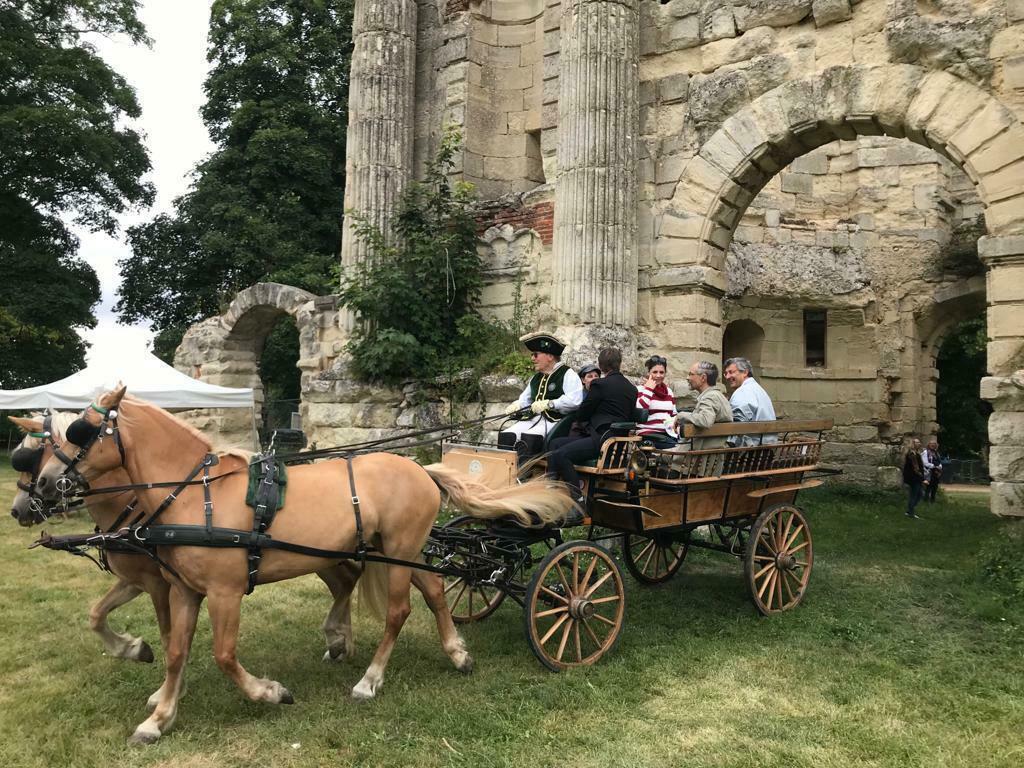 Promenades en calèche dans le parc du château