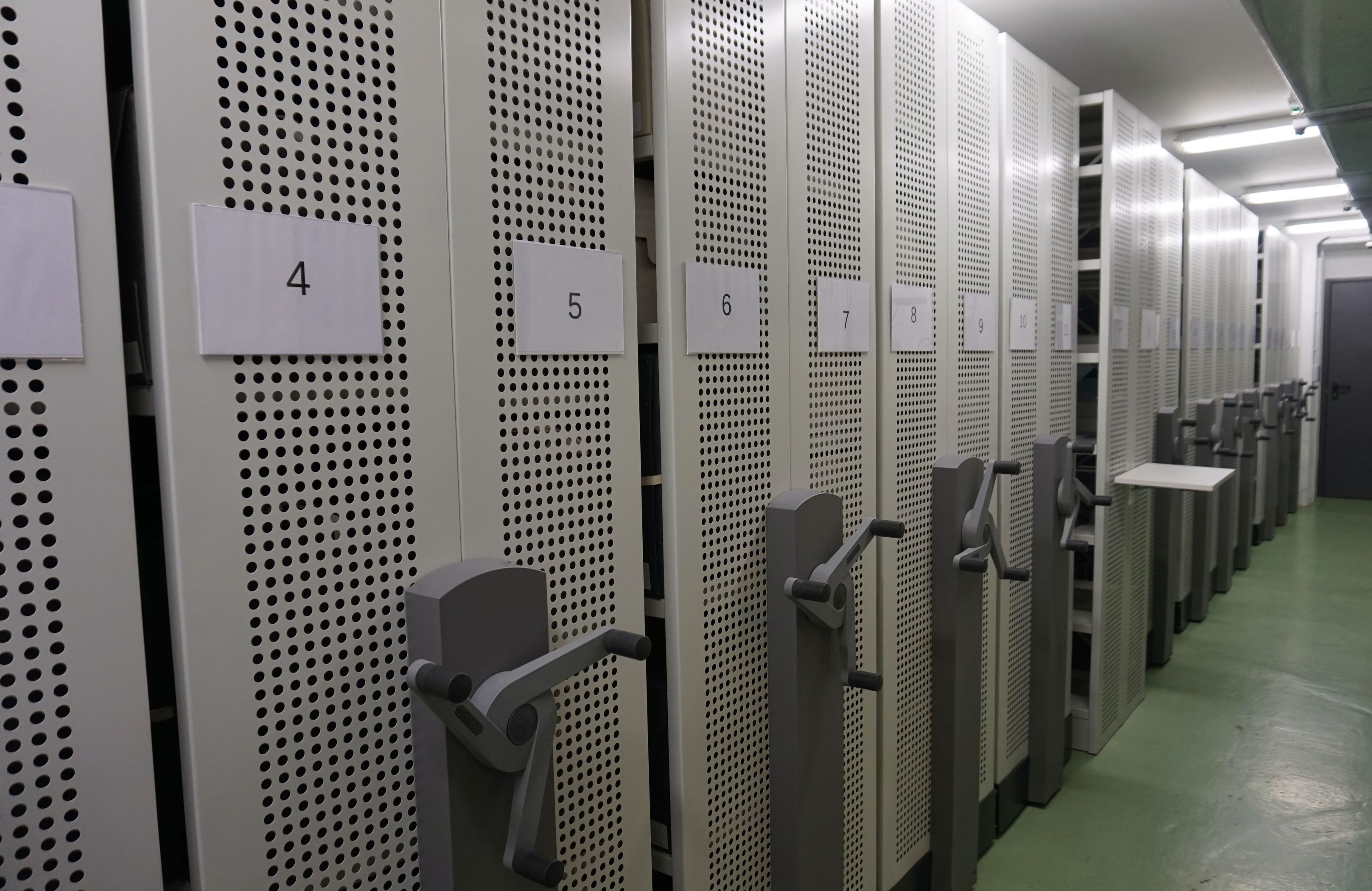 Découvrez les trésors des archives-bibliothèque d'étude et de conservation de Remiremont