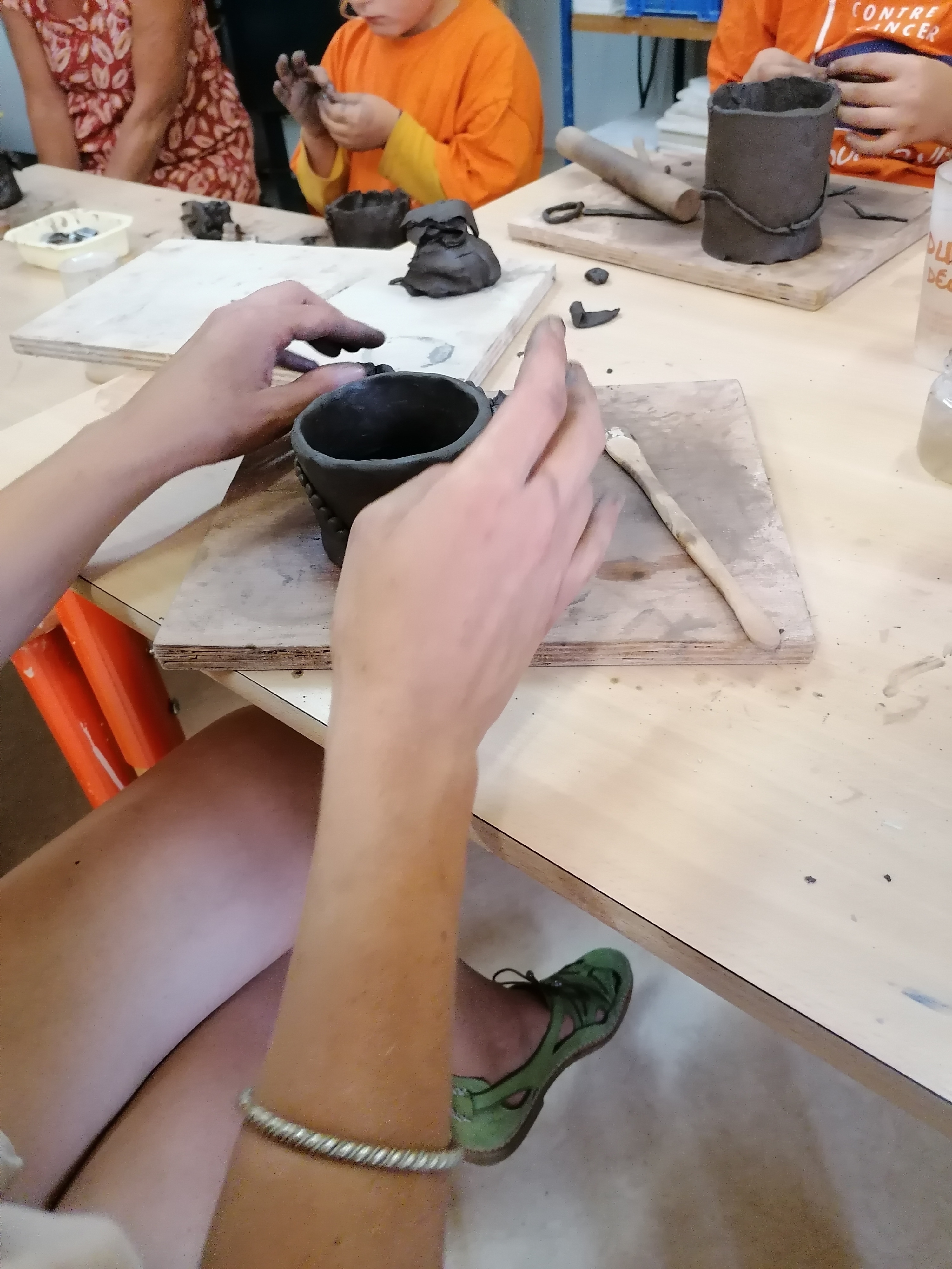 Les mains dans la terre