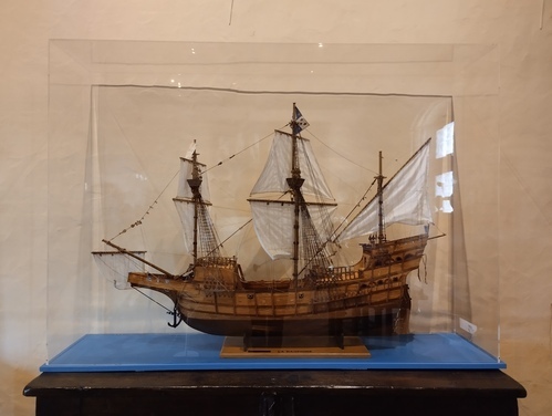 Exposition de maquettes et démonstrations sur le bassin