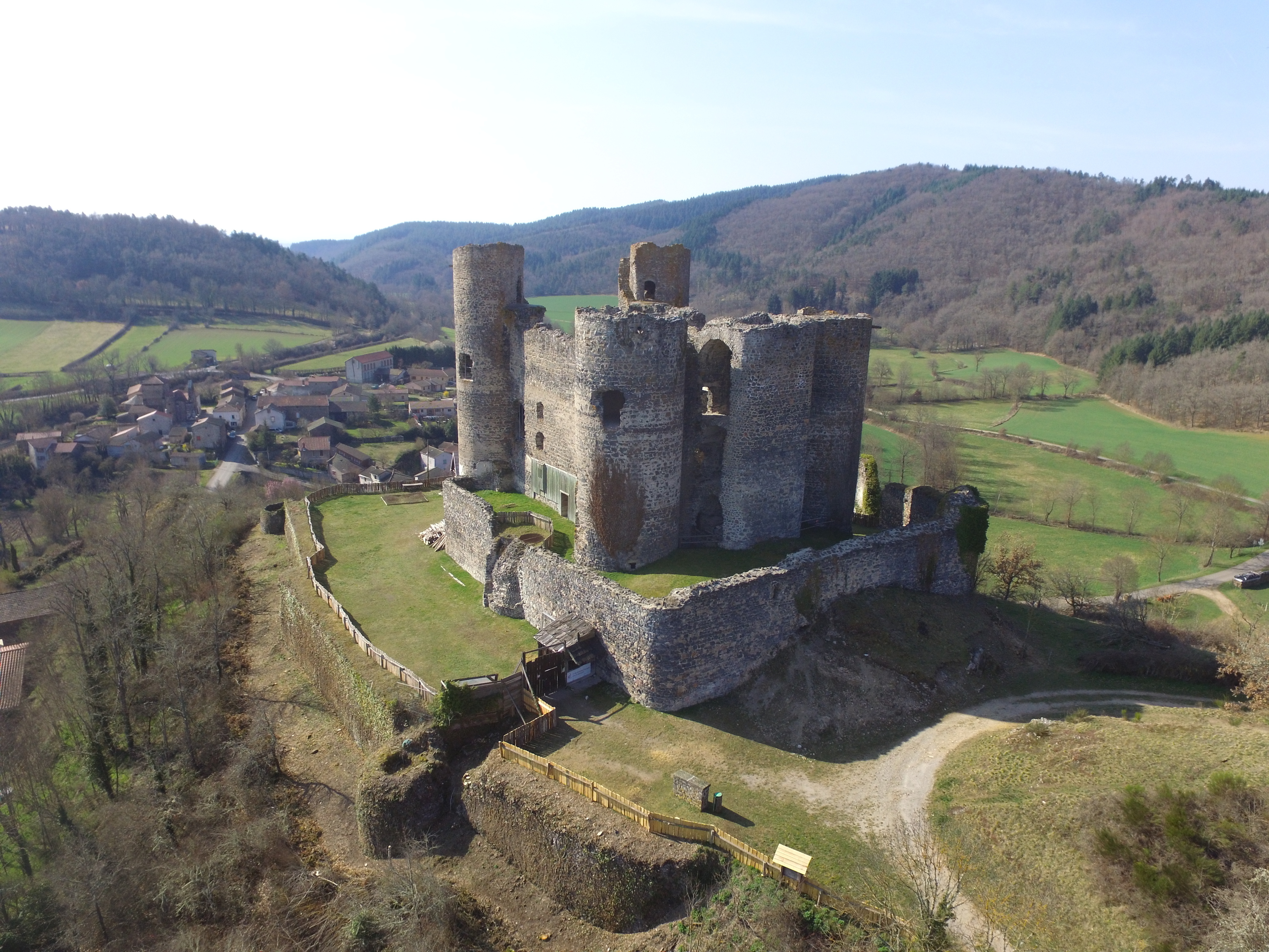 Patrimoine en péril : restaurer le château de Domeyrat