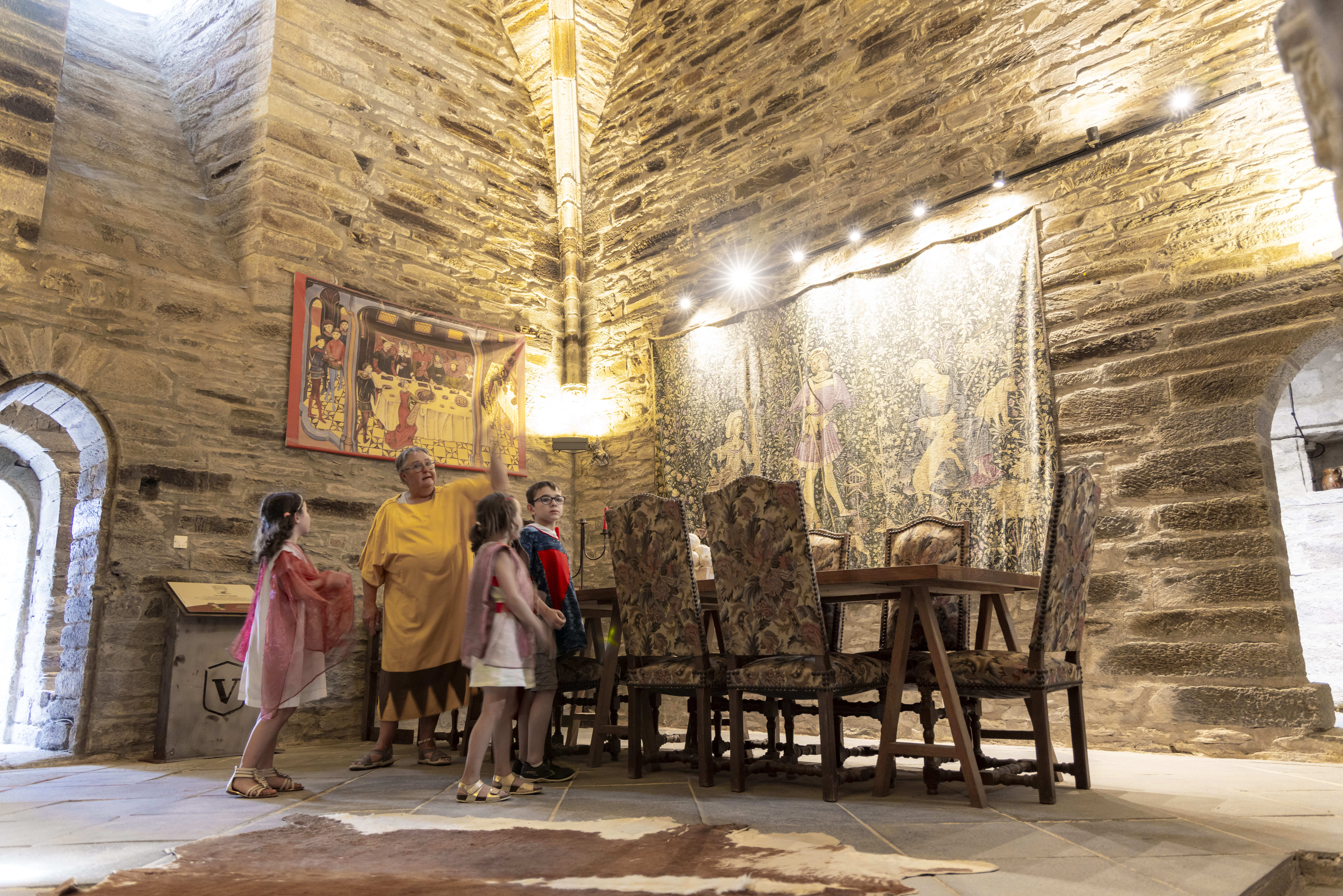 Voyage enchanté dans ce château : histoires, découvertes et déguisements au cœur du Moyen Âge