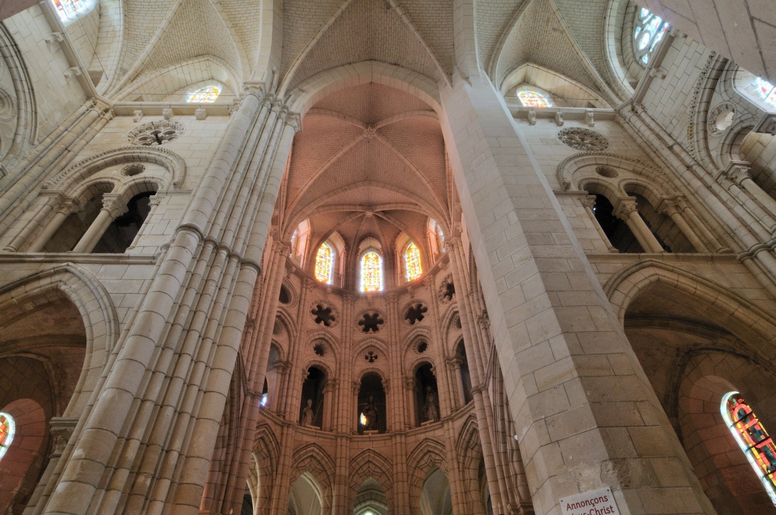 Déambulations dans l'église Saint-Sulpice de Chars