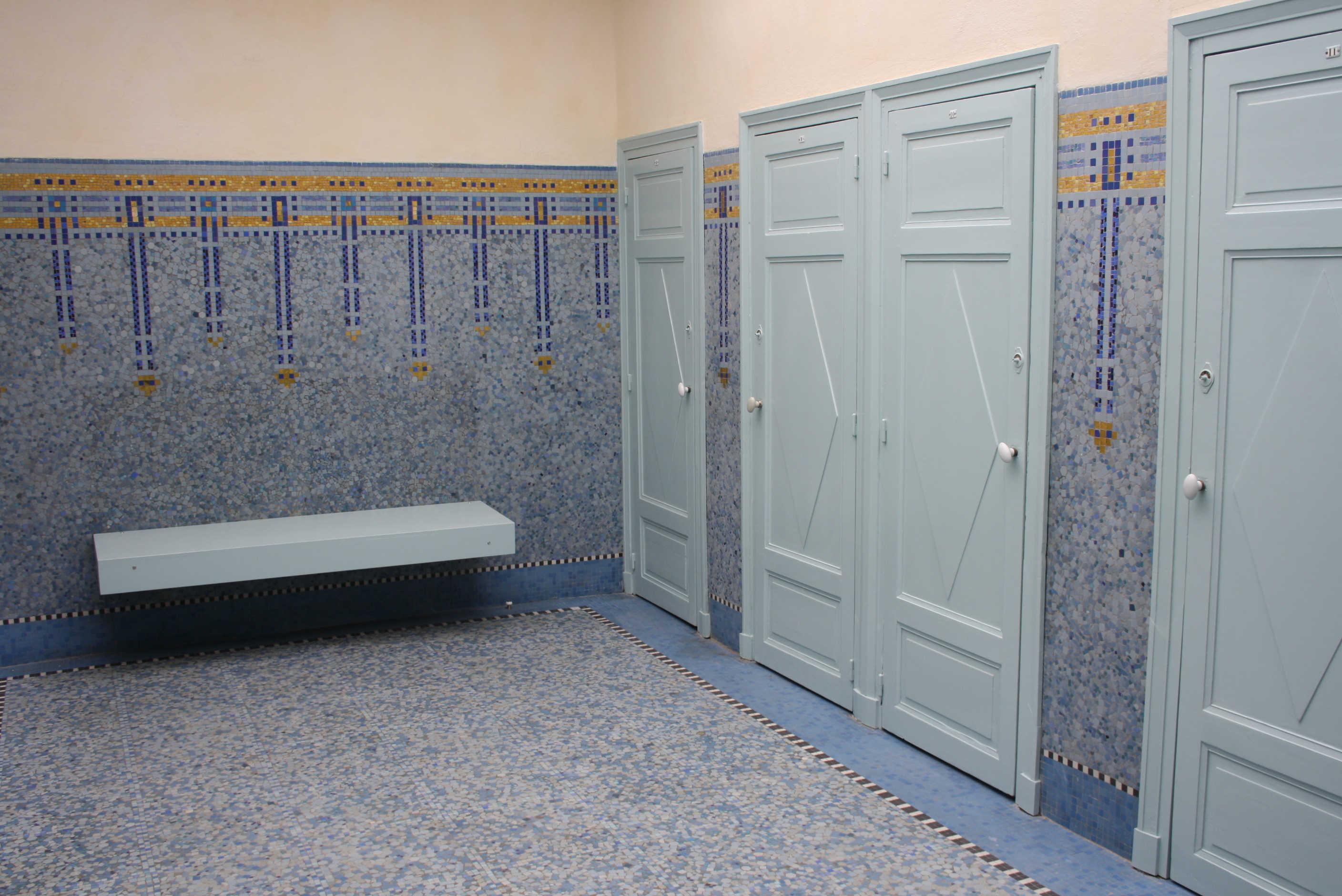 LES BAINS DOUCHES MUNICIPAUX