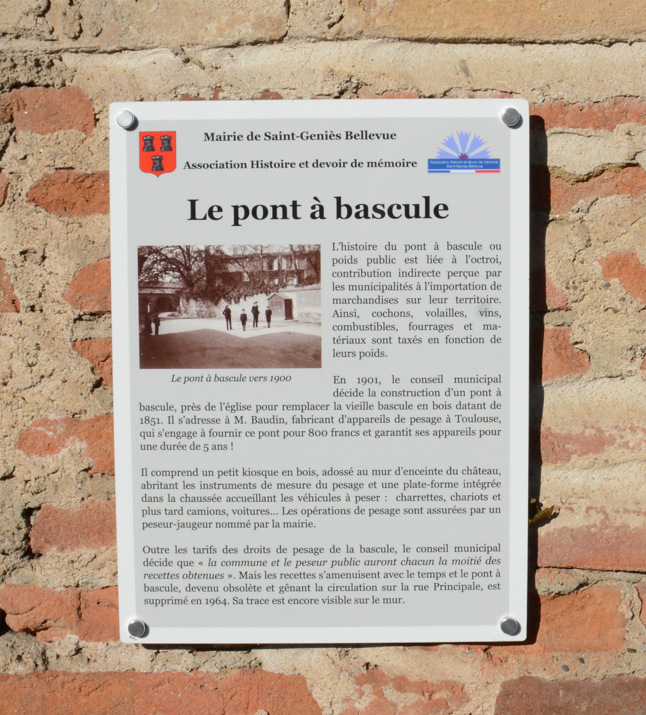 Visite guidée autour des plaques mémorielles apposées sur les lieux remarquables de la commune de Saint-Geniès-Bellevue