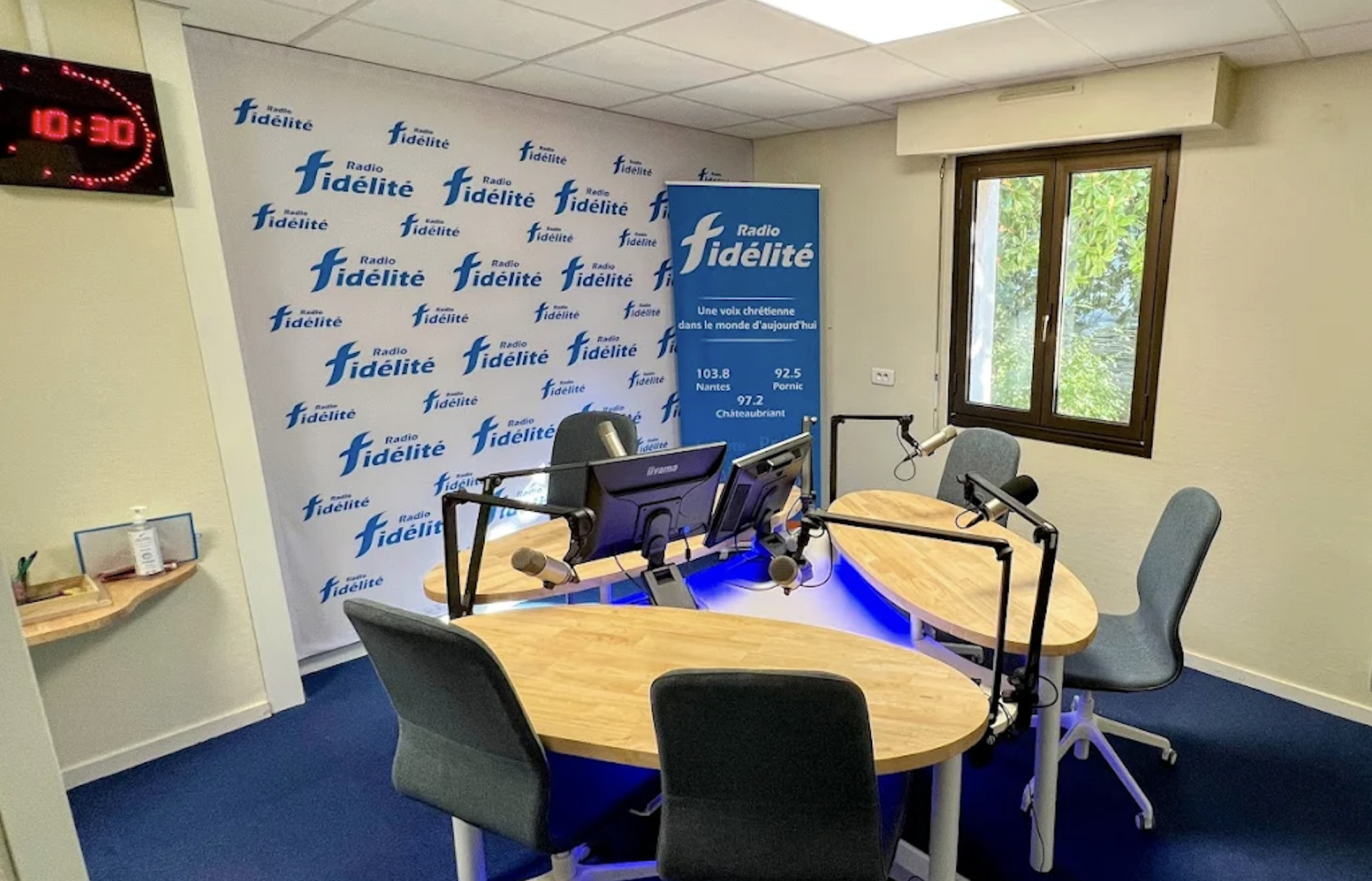 40 ans de radio de proximité : visite des studios de Radio Fidélité