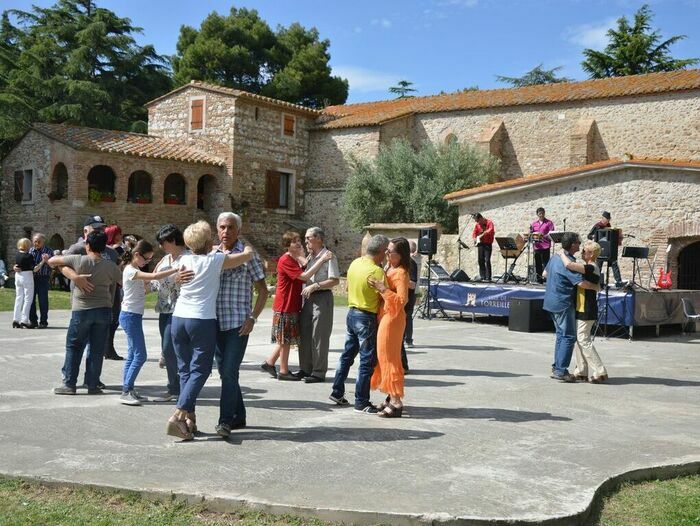 Aplec de Pâques (messe, sardanes, bal)