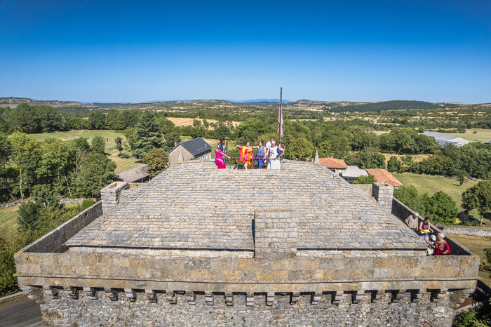 Suivez le guide au phare du Larzac !