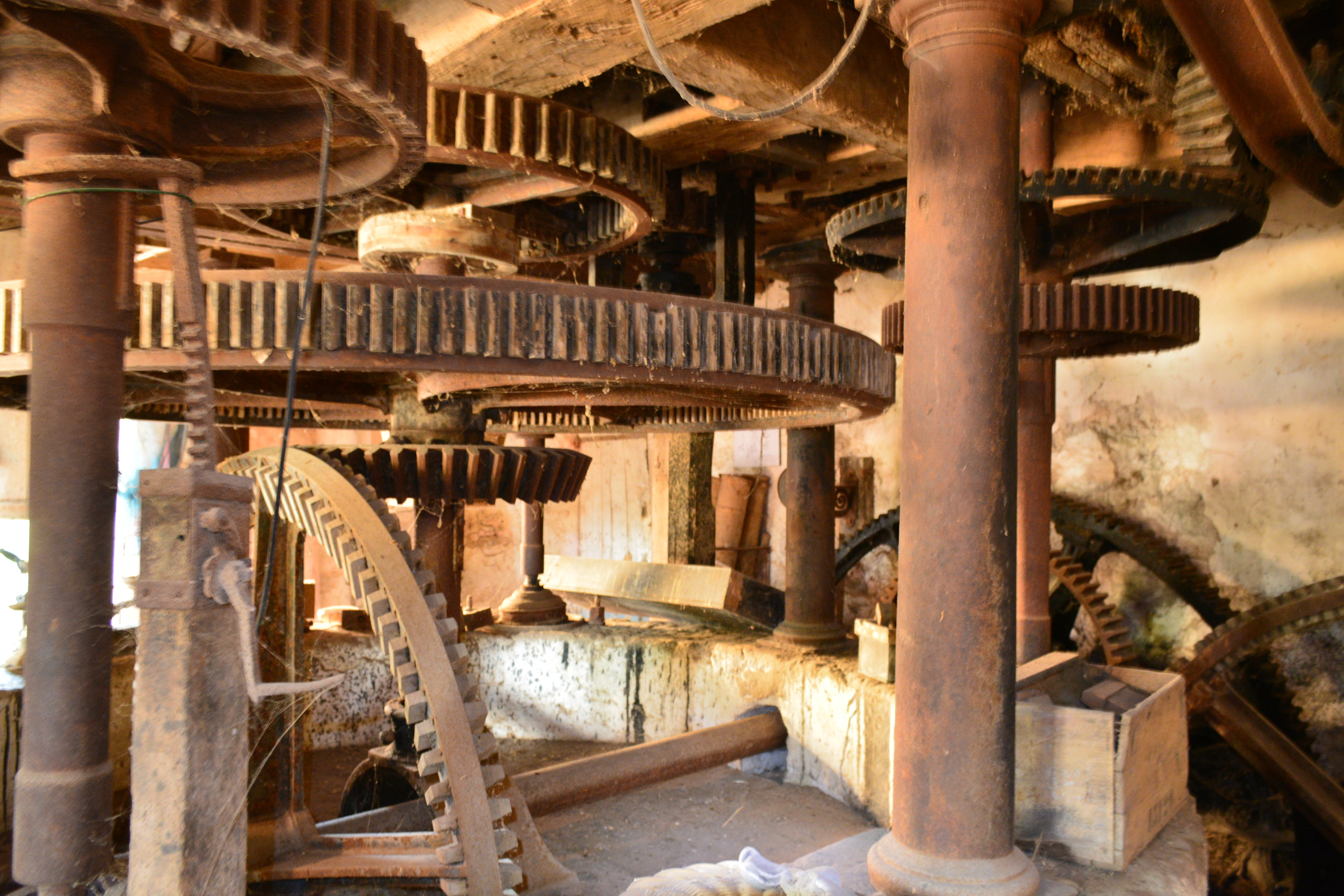 Visite guidé d'un moulin à eau de 1841 en production électrique