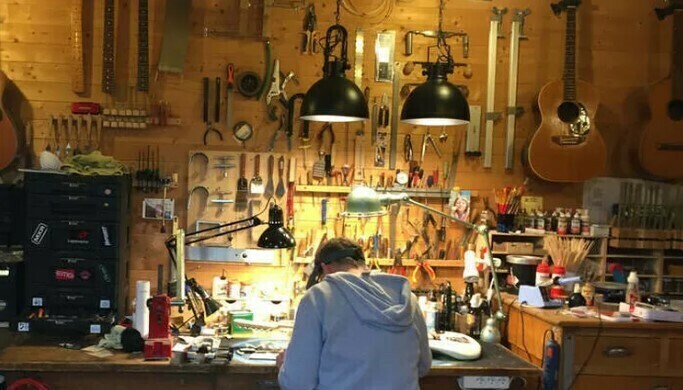 Démonstrations de lutherie et guitare