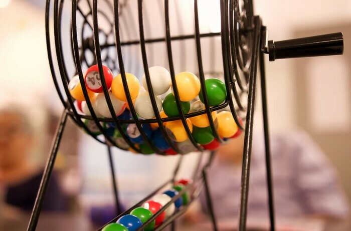 Une après-midi placée sous le thème de la fête pour célébrer l'ouverture de la nouvelle exposition du Musée de la Ville de SQY "Le temps des vacances".