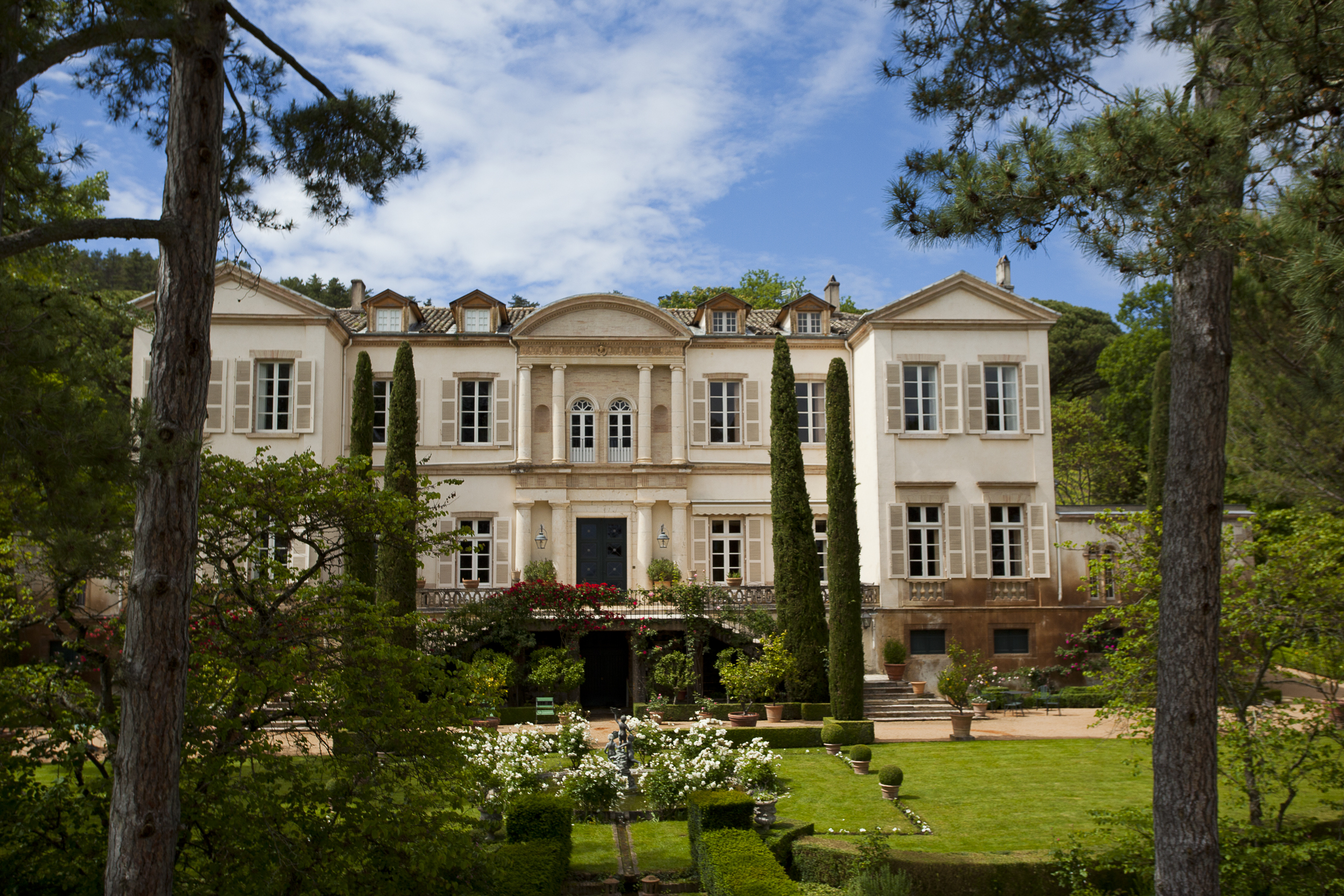 Voyage au cœur d’un patrimoine vivant : architecture, jardins, vins et art