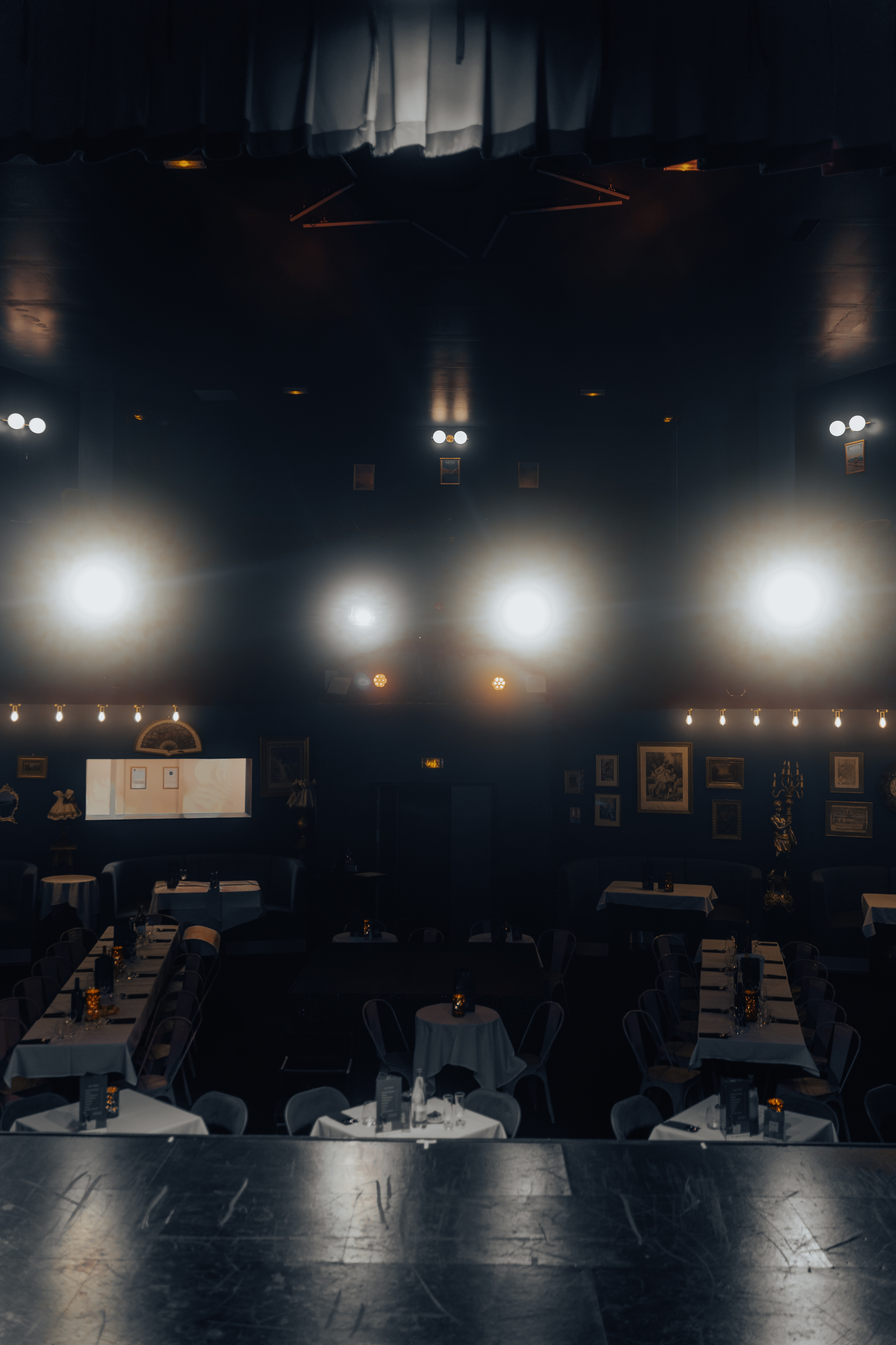 Visite du Cabaret : De la scène aux coulisses