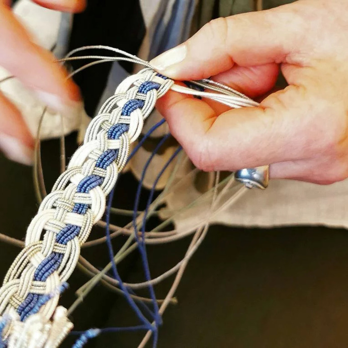 Réalisez vos propres bracelets en passementerie en compagnie d'une tisserande d'art !