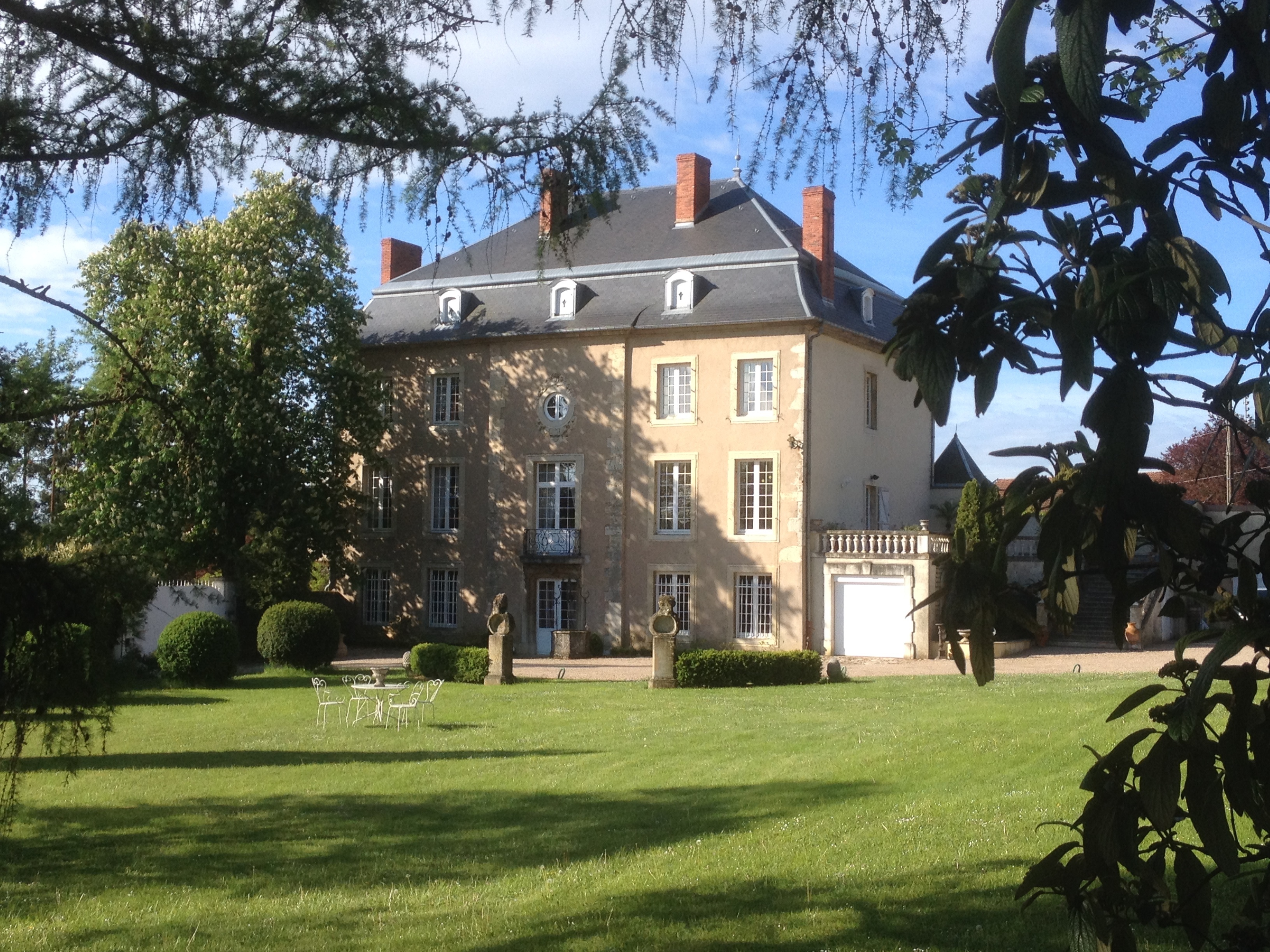 Un seul indice et ce petit château révèle enfin son histoire, du XVIIIe à nos jours