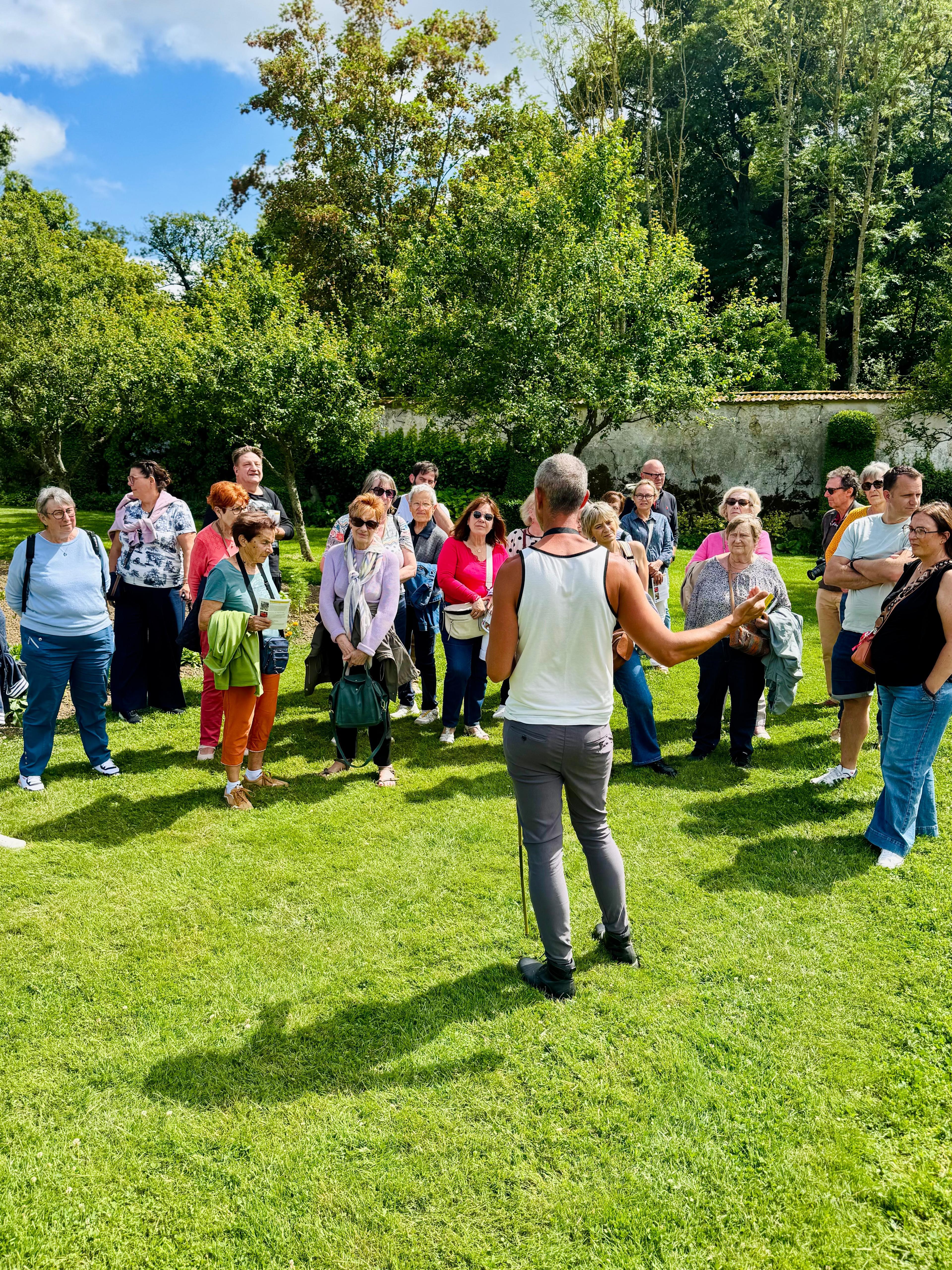 Visite guidée du potager fleuri