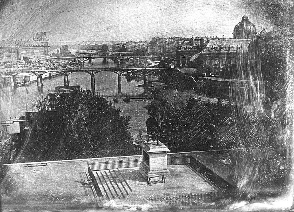 1839. La photographie offerte par les Académies