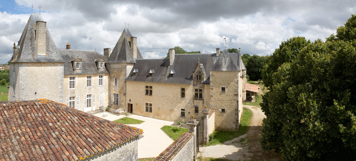 Atelier : autour du four à pain du château