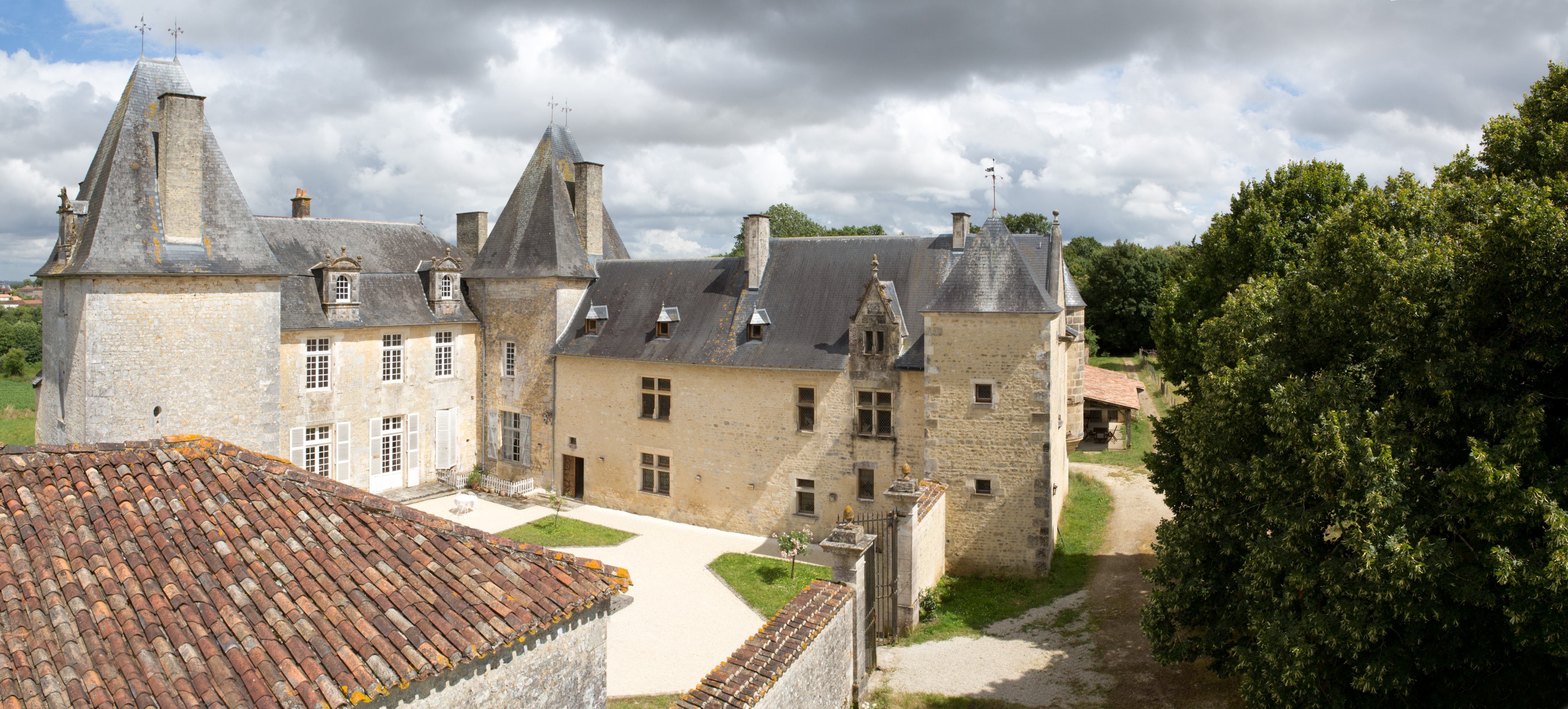 Atelier : autour du four à pain du château