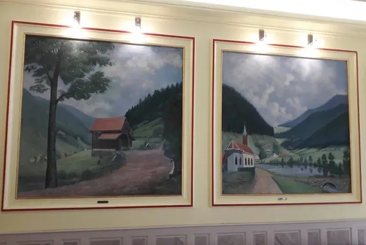 Les œuvres de Camille Braun au Salon d'honneur de la Mairie de Plainfaing