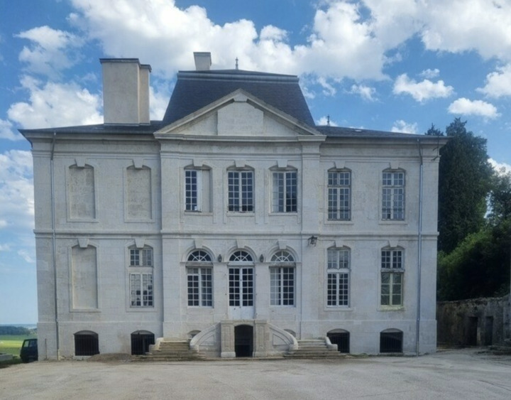 Flânez dans un parc historique du XVIIIe siècle