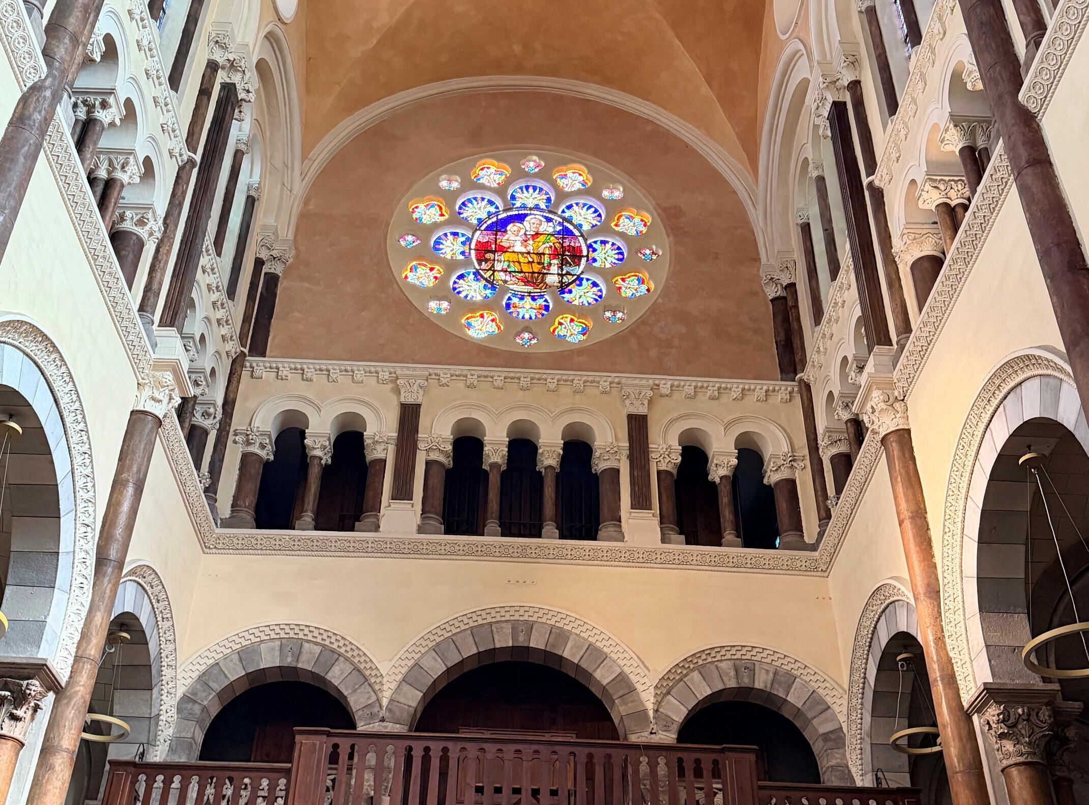 Levez les yeux - fresques et rosaces de la chapelle du Lycée St Marc