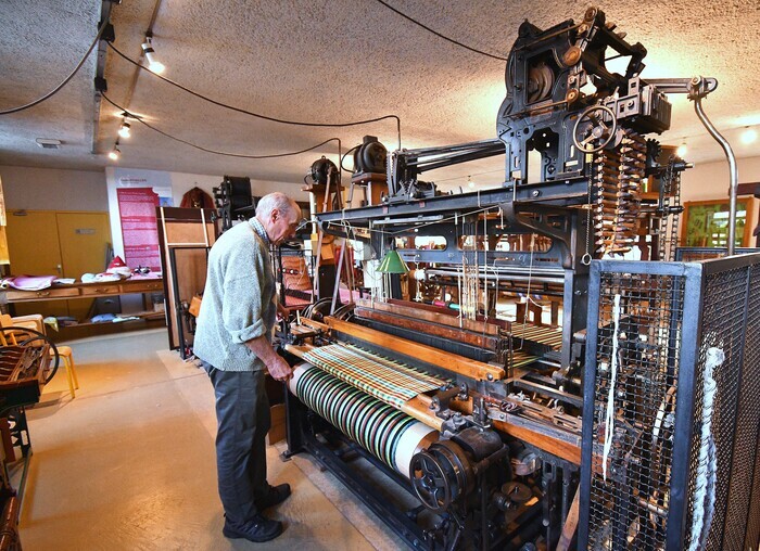 Démonstration au musée du tissage