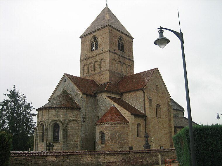 Une église au style sobre et à l'élégance des volumes