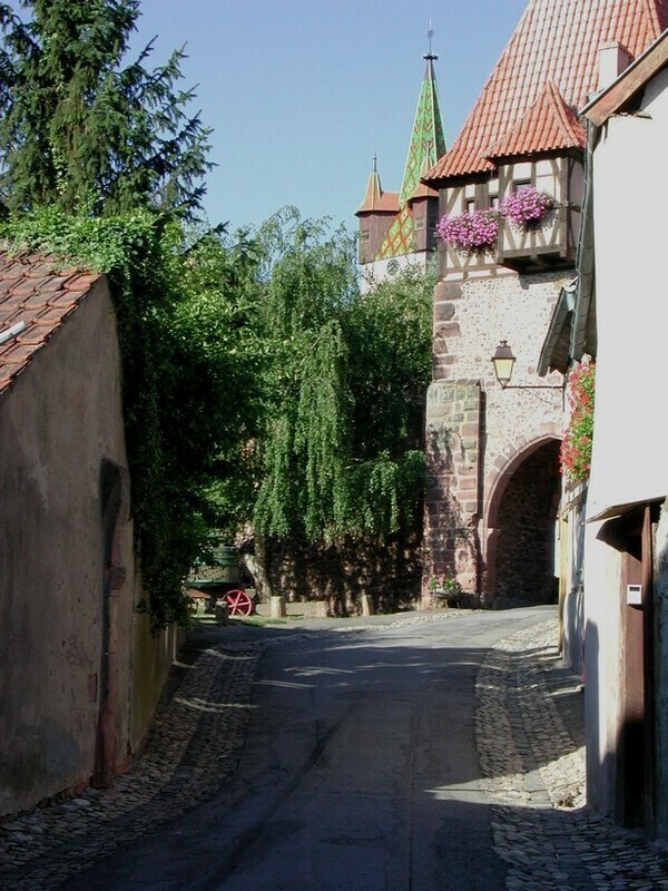 Découverte du quartier du château avec le veilleur de nuit