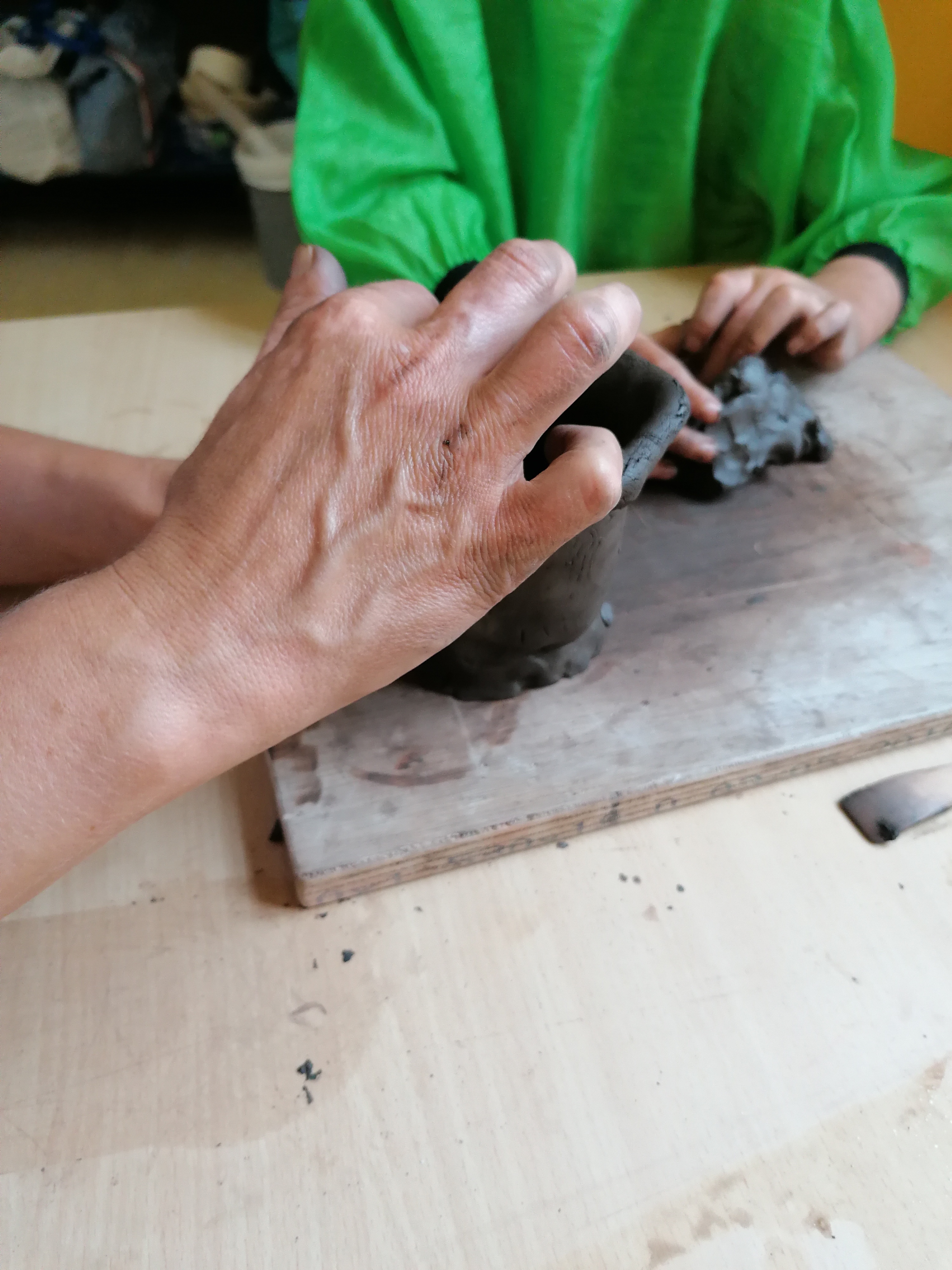 Les mains dans la terre