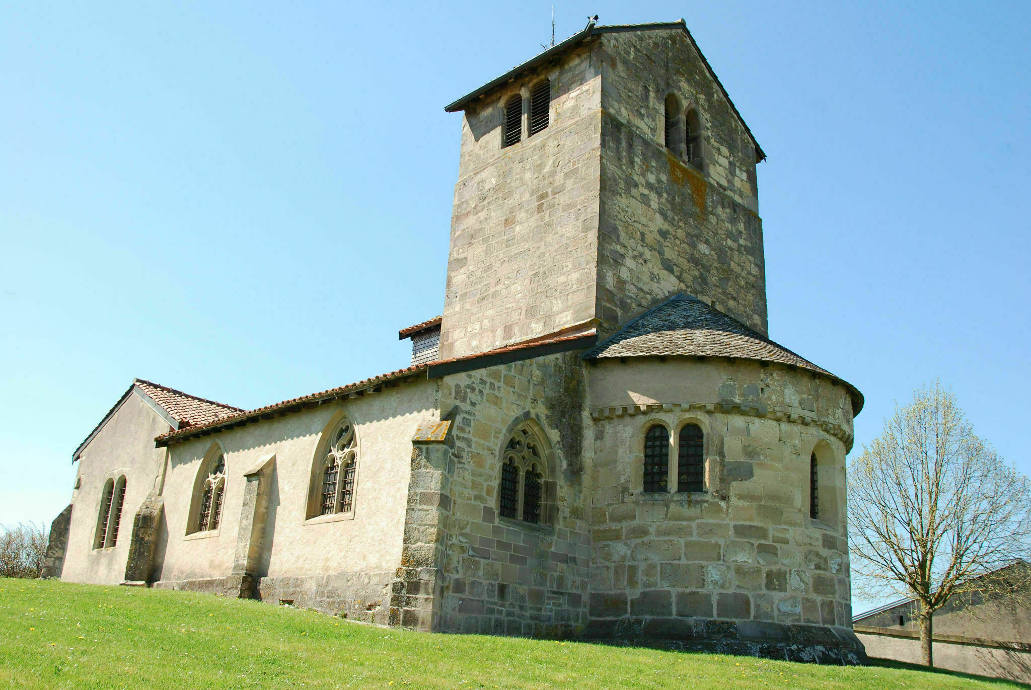 Visite d’une église romane datant du XIIᵉ siècle