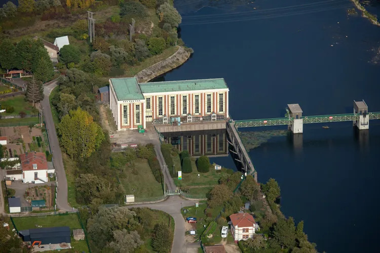 Découvrez une centrale hydroélectrique centenaire