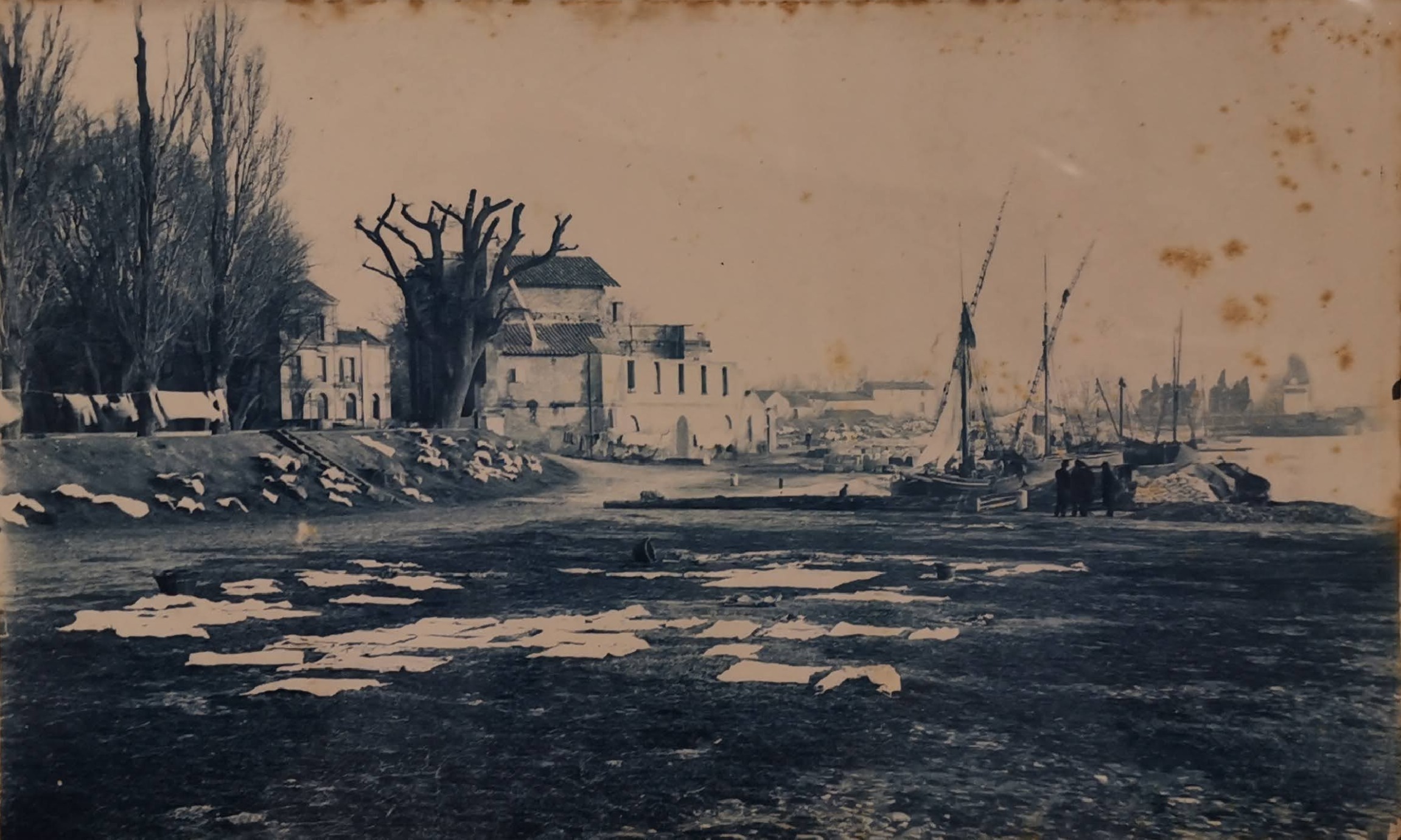 Les trésors des fonds photographiques publics d'Arles