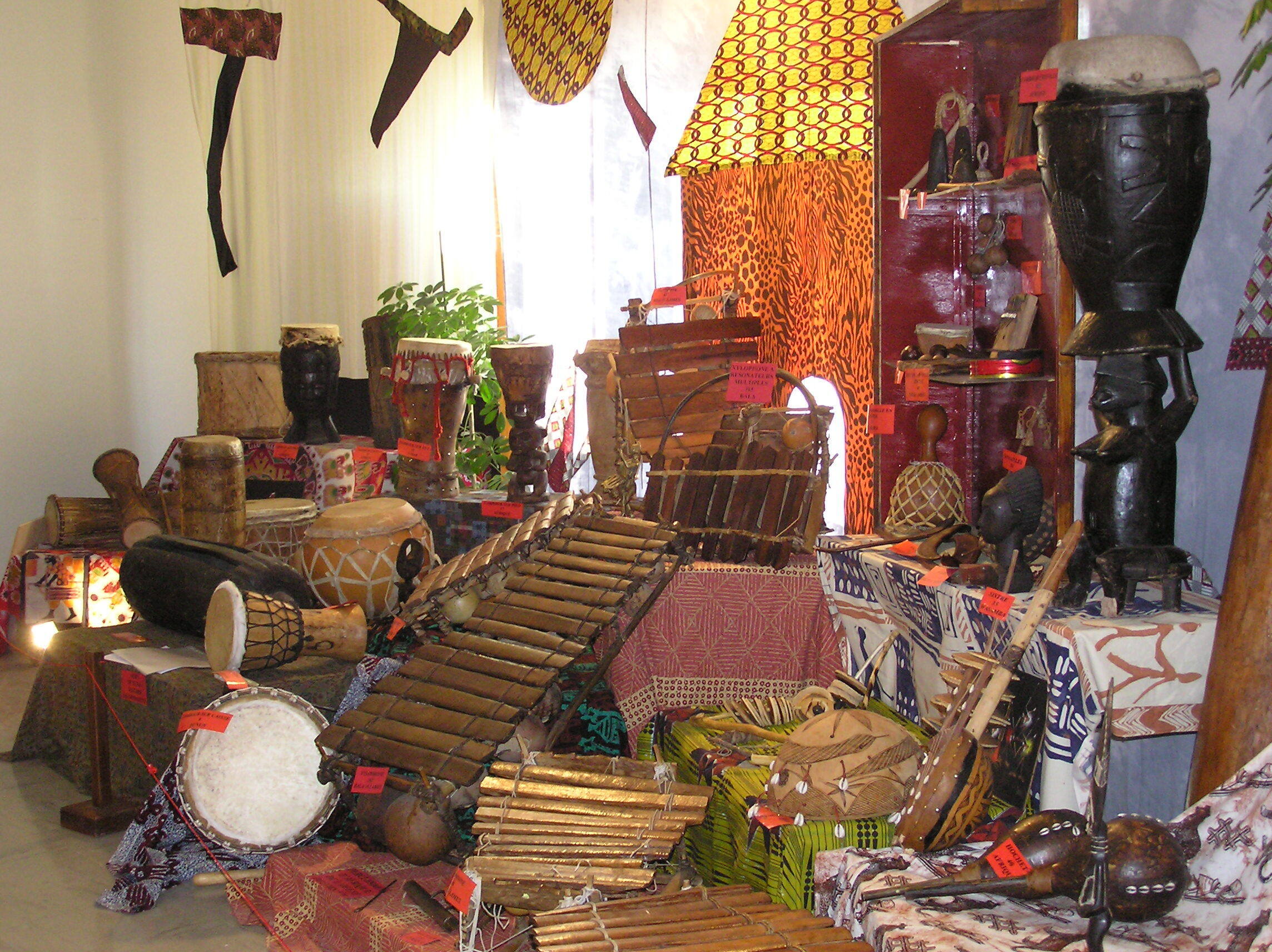 [Visite commentée] Percussions d'Occitanie et du monde : regards croisés sur la musique et les cultures populaires