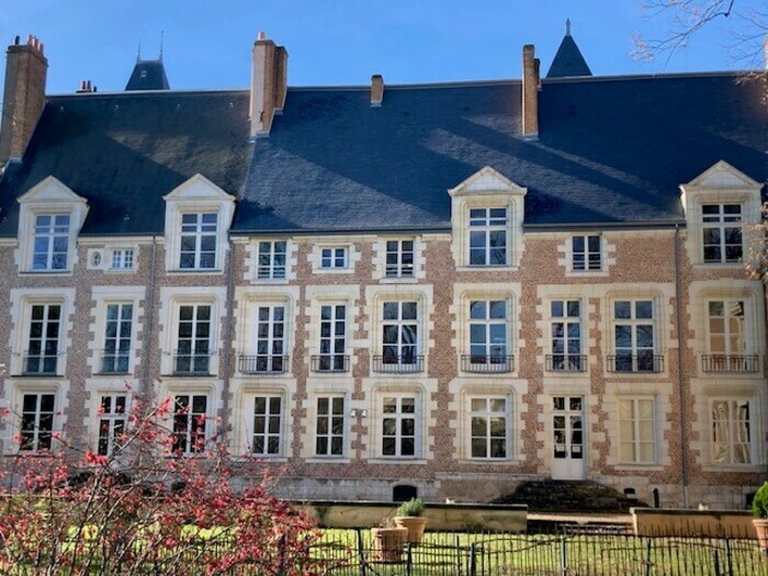 Visite du tribunal, des salles d'audience et du jardin