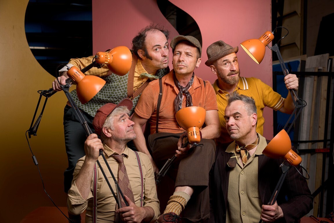 LUMIÈRES / LES FOUTEURS DE JOIE