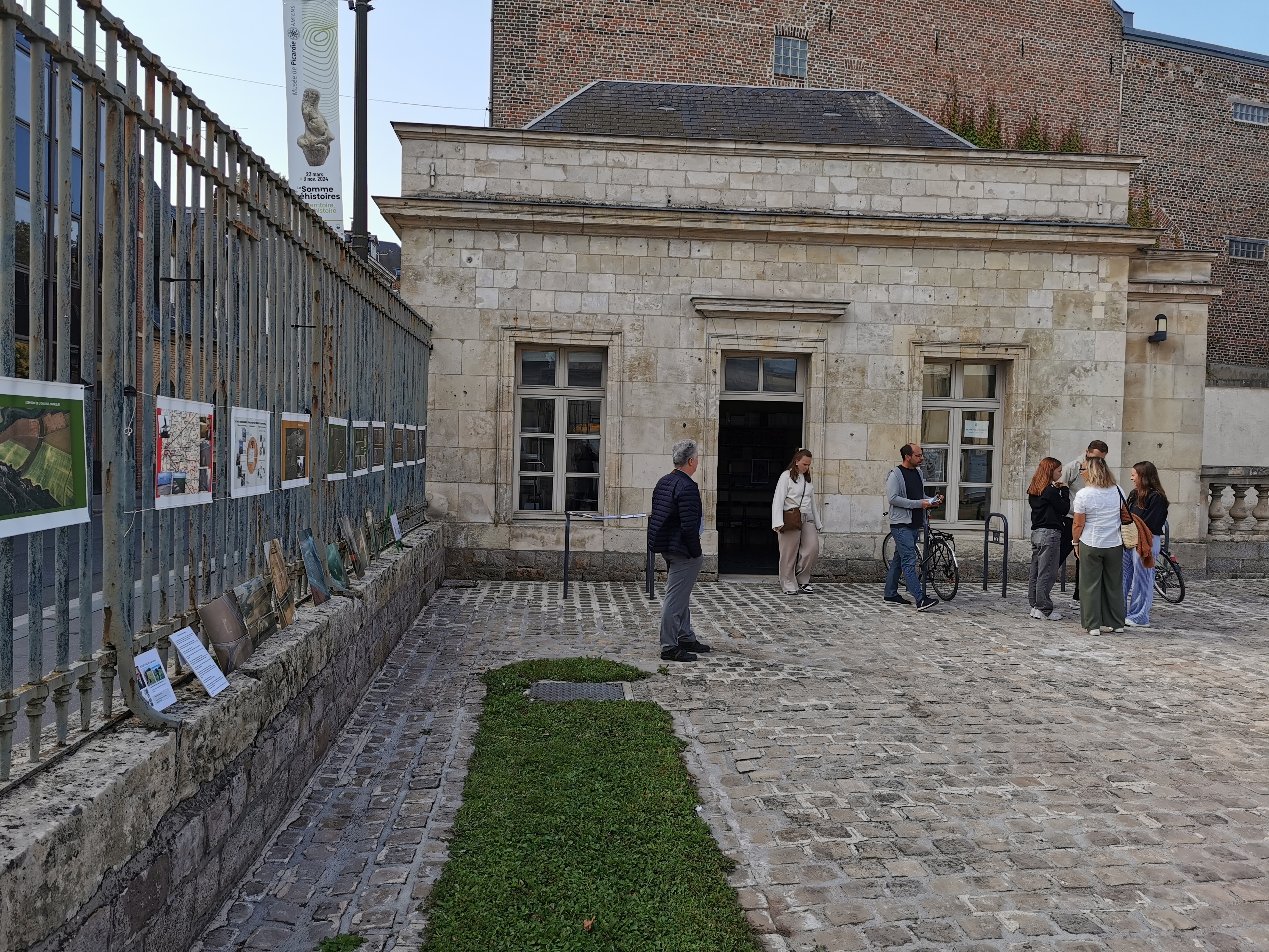 Visites à l'Académie des Sciences, Lettres et Arts d'Amiens et conférence de Jean-Luc Vigneux