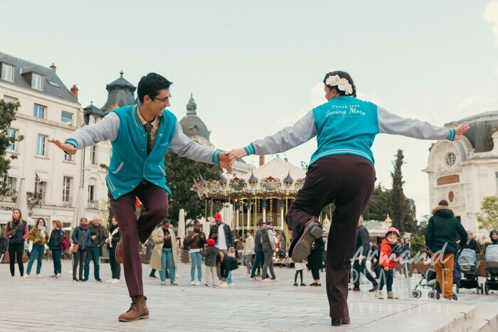 Bal Swing sauvage en plein air, place du temple