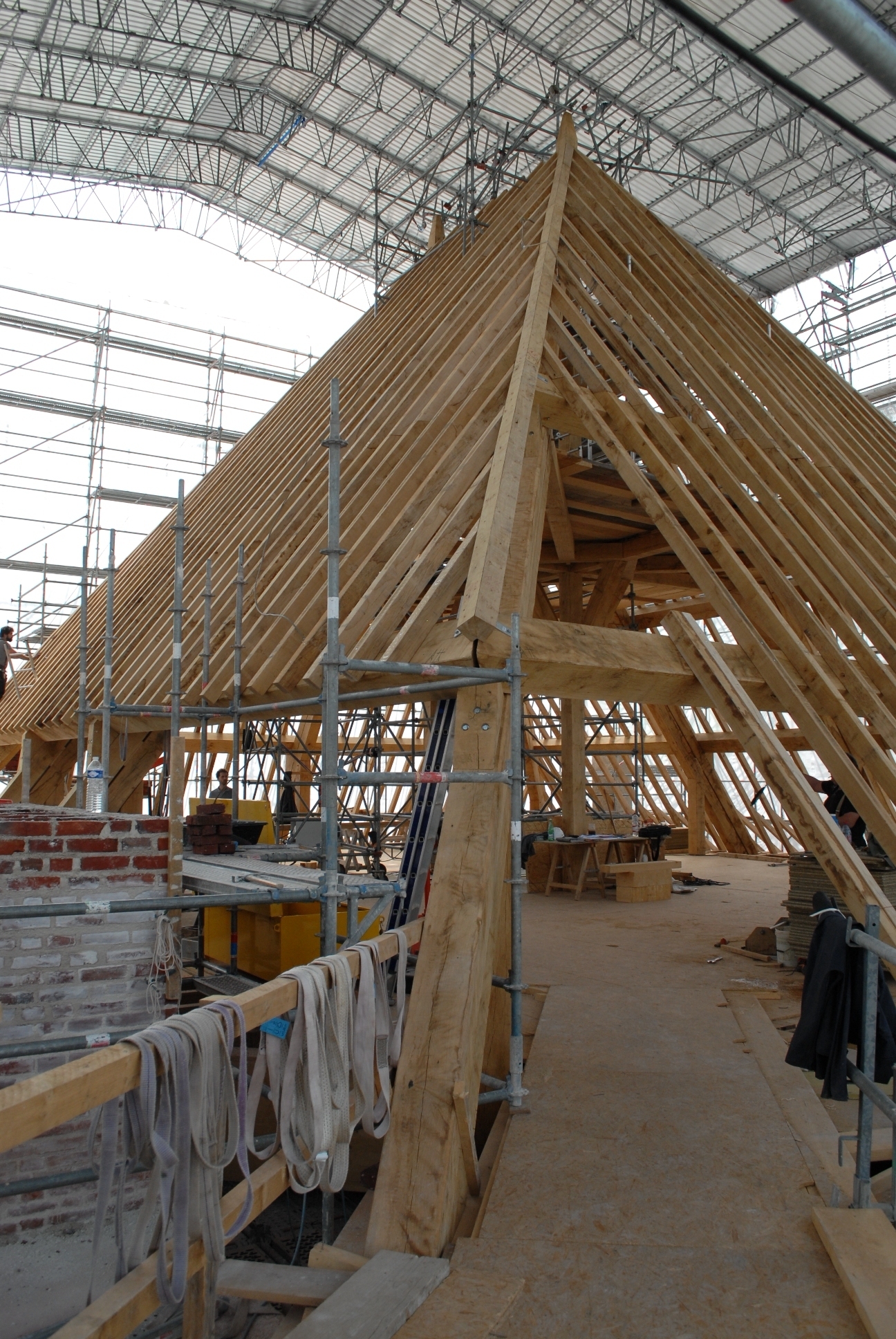 Visitez le chantier de reconstruction d'une charpente du XVe siècle