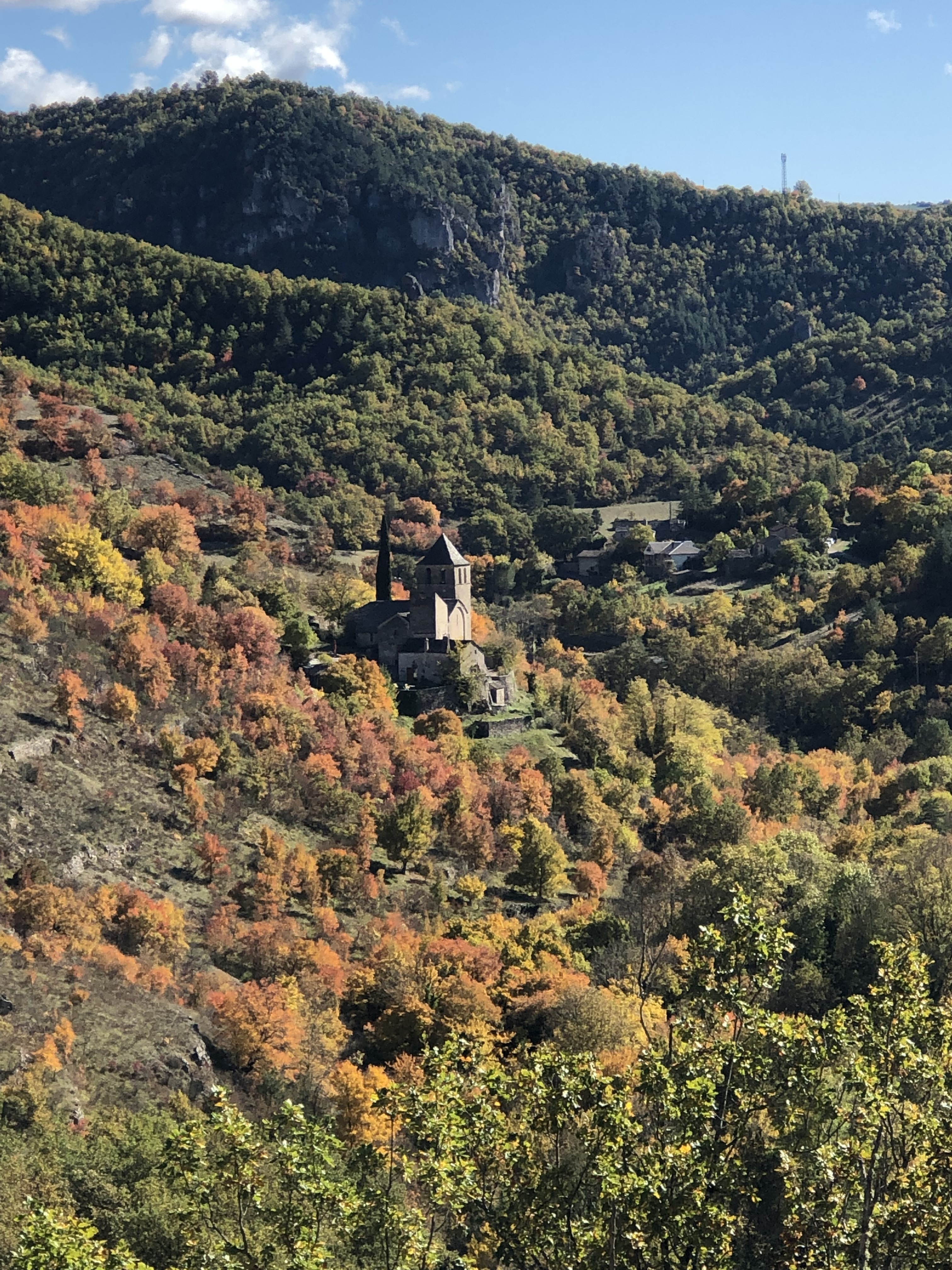 Visitez l'église Notre-Dame des Treilles