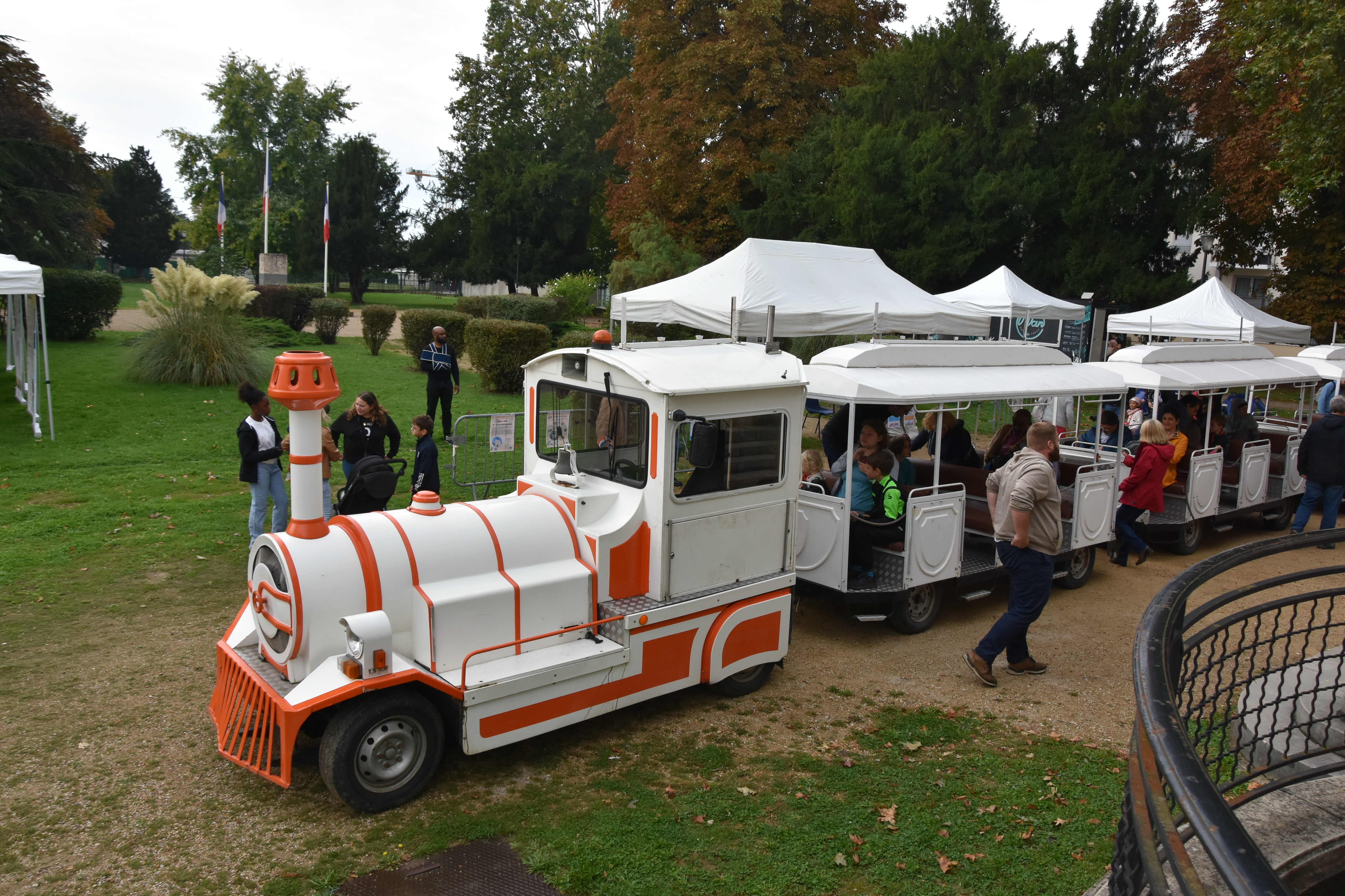 Le petit train touristique et historique de la ville de Brou-sur-Chantereine