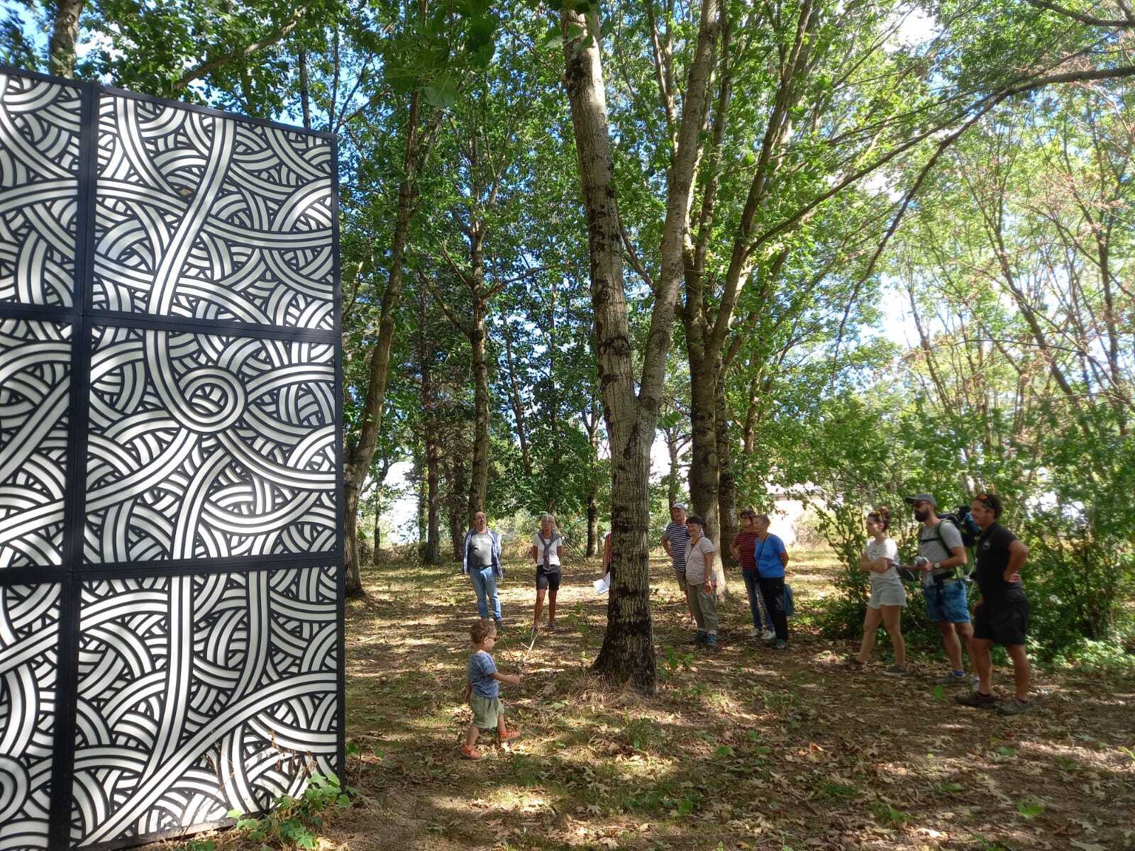 Balade commentée à deux voix autour du Sentier d'art en bastide, entre patrimoine médiéval et création contemporaine