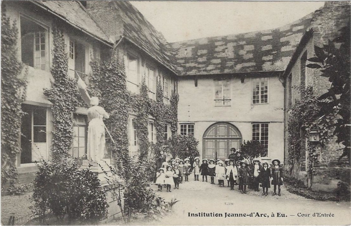 Visite guidée : un siècle d'éducation des jeunes filles à Eu (1862-1972)