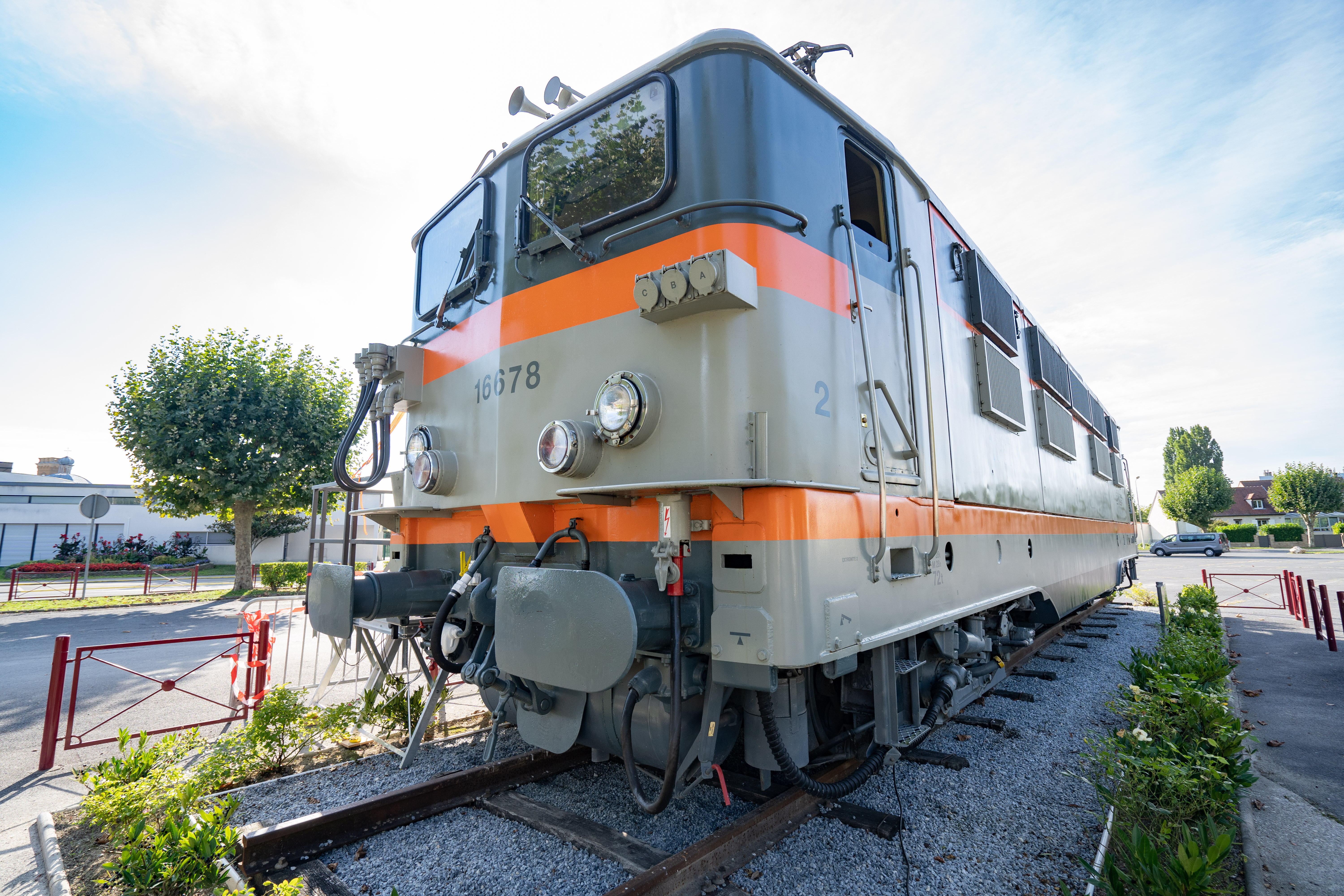 Visite guidée de la locomotive BB 16678