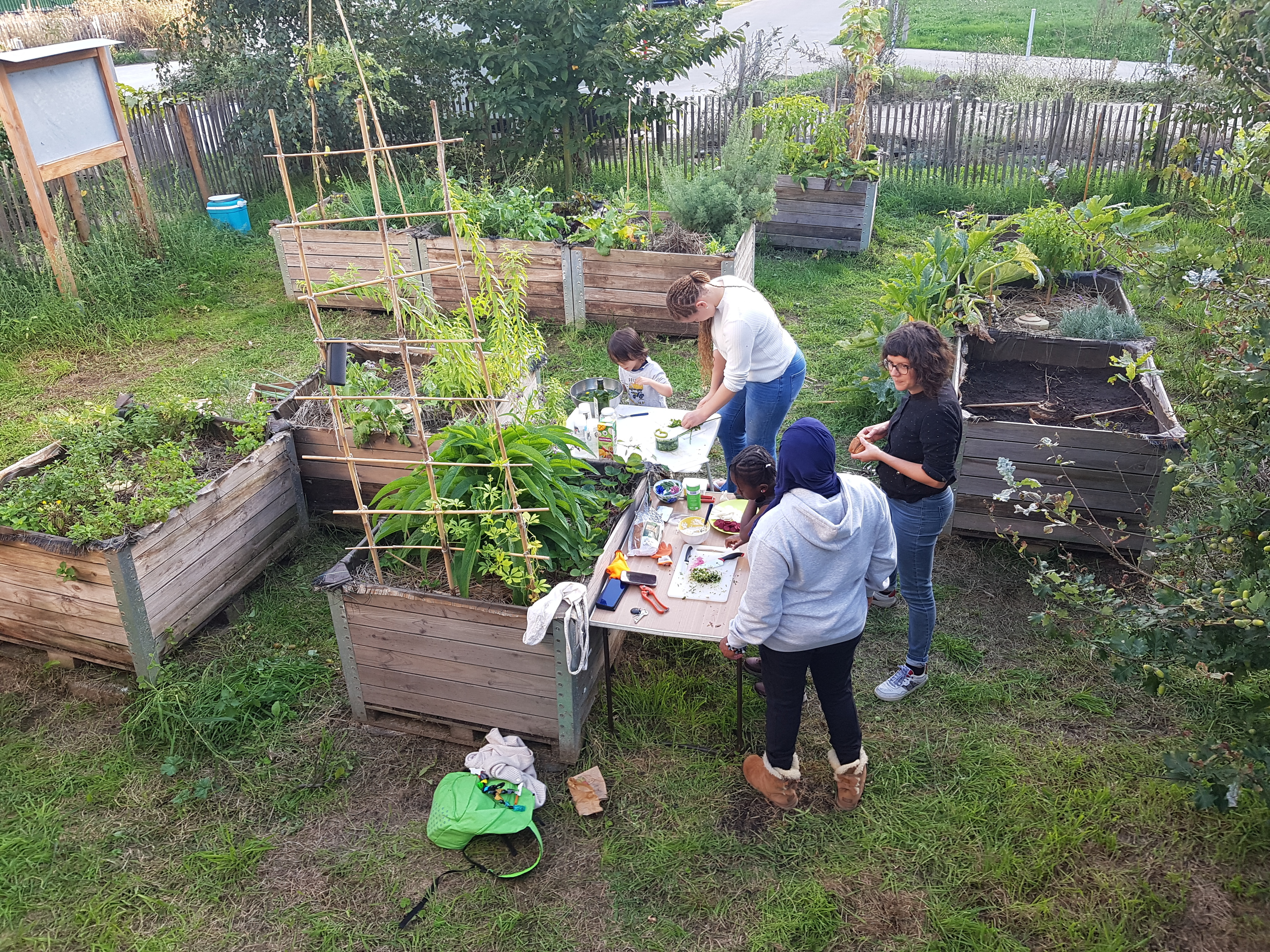 Animation au jardin partagé Canopia avec ECOS