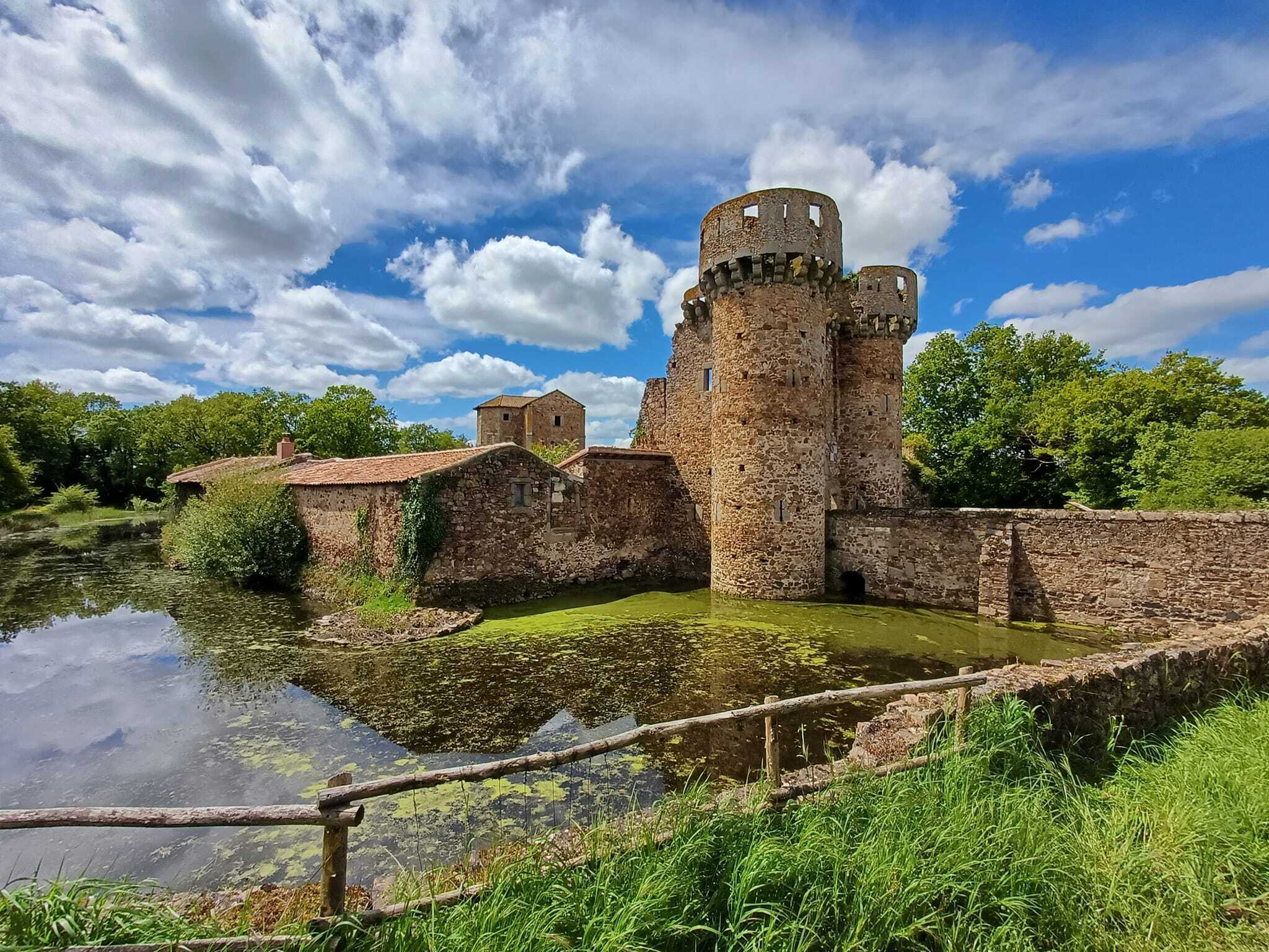 Visite libre du château de Sanzay
